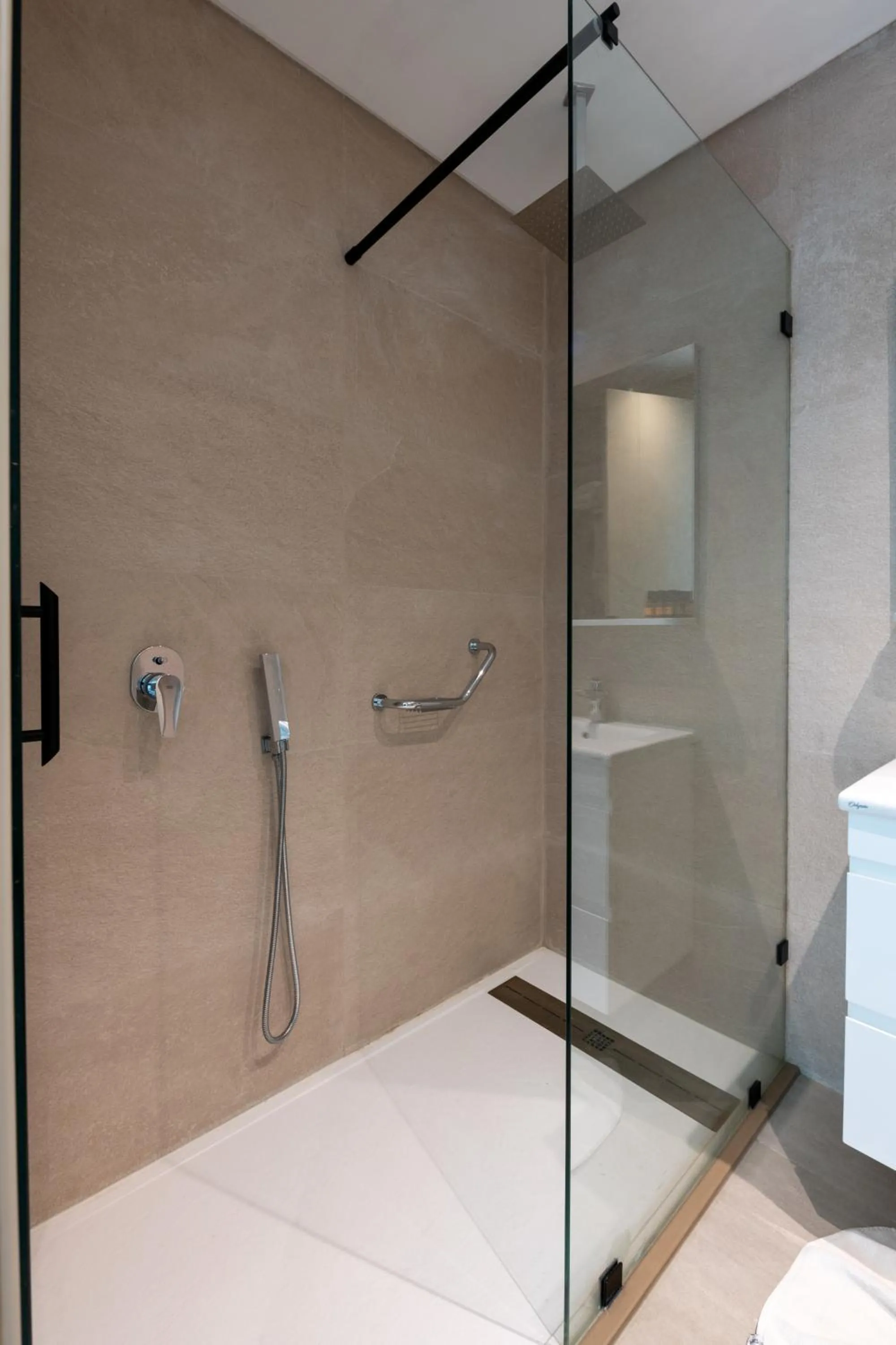 Shower in Le Tanger Résidence Hôtelière