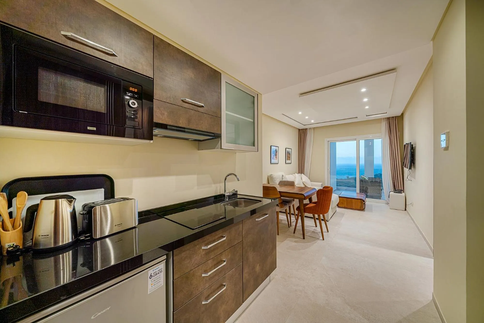 Kitchen or kitchenette in Le Tanger Résidence Hôtelière