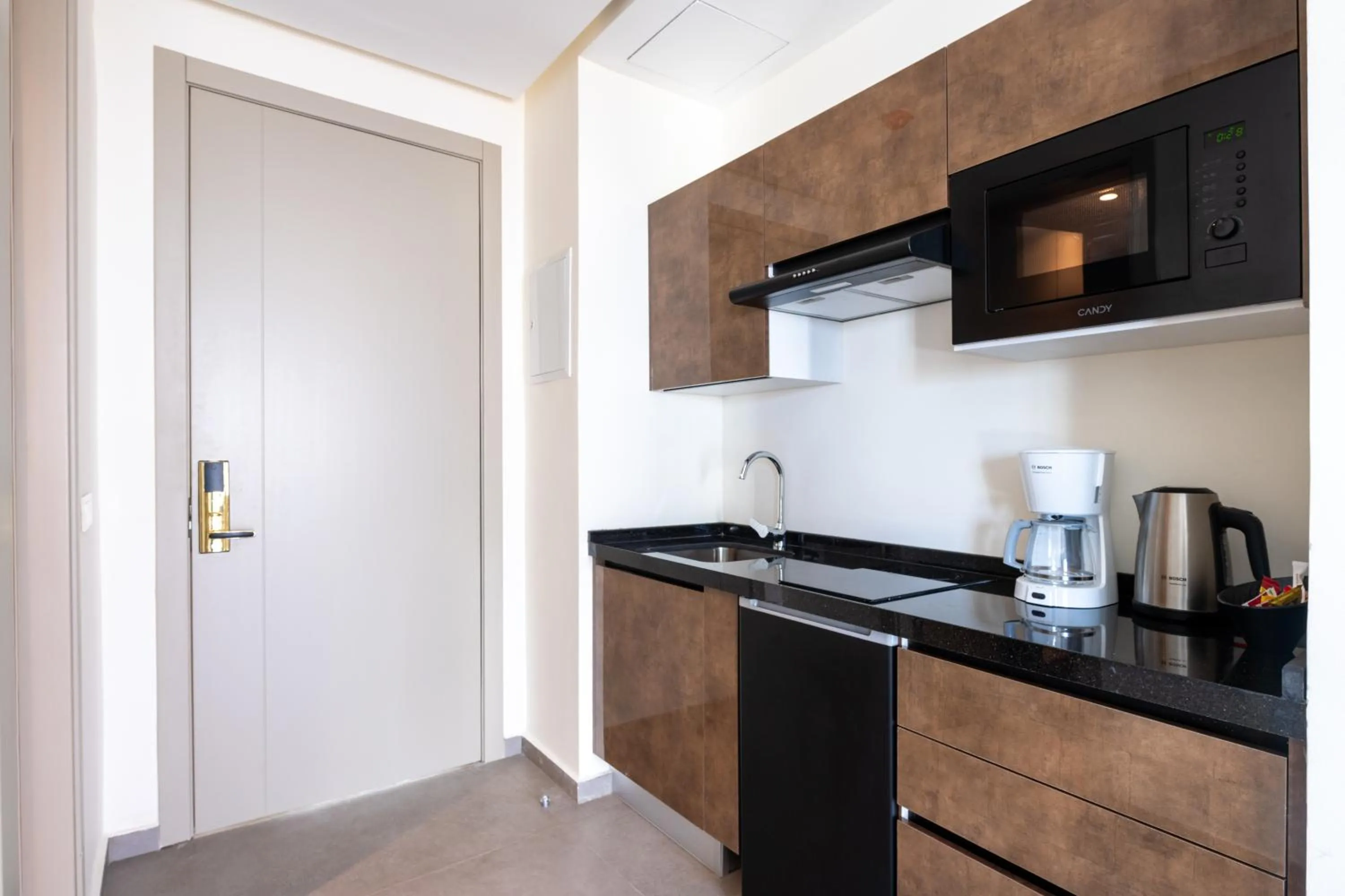 Kitchen or kitchenette in Le Tanger Résidence Hôtelière