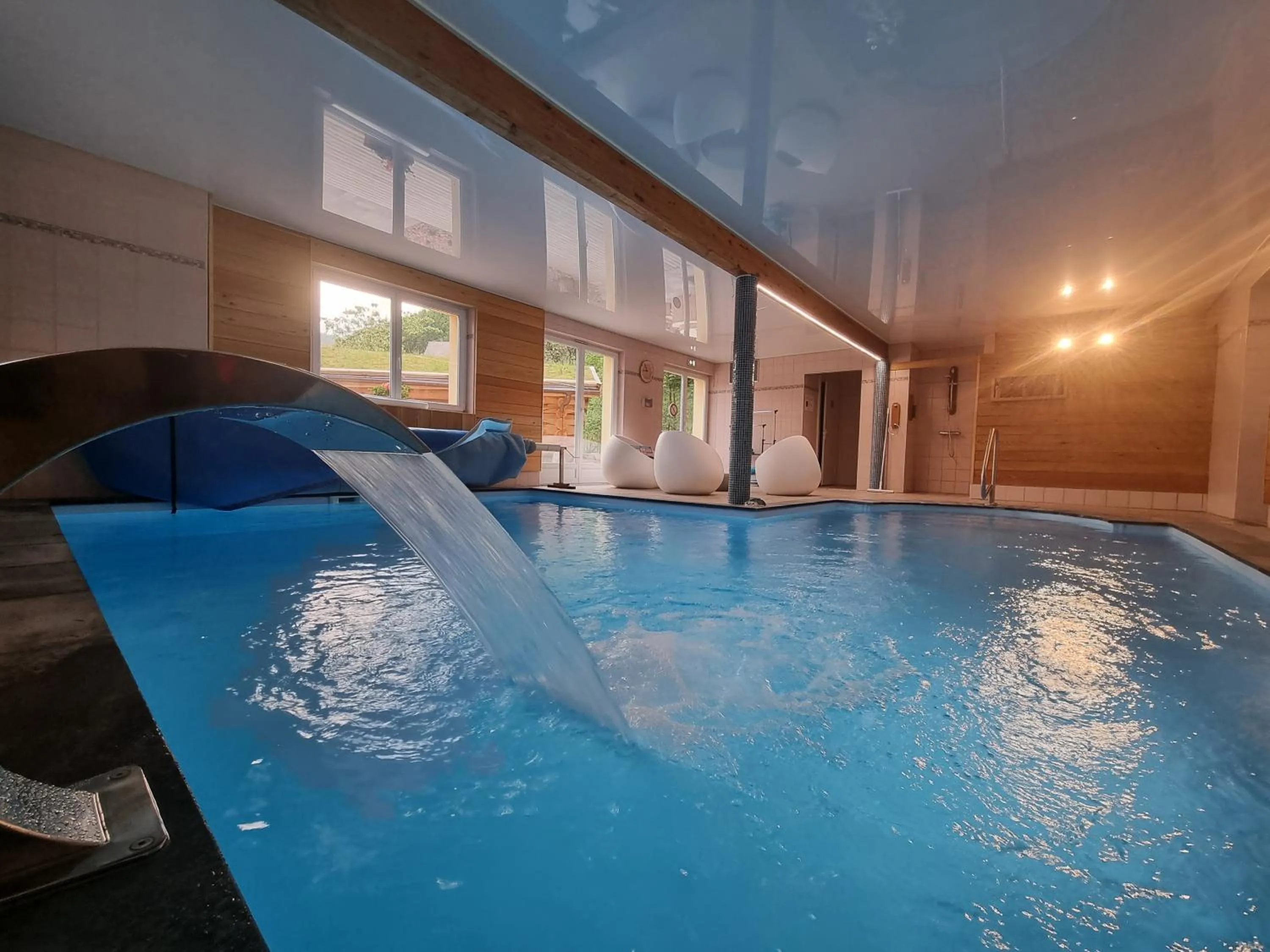 Hot Tub in Logis Hôtel Restaurant De La Poste et SPA de Montagne