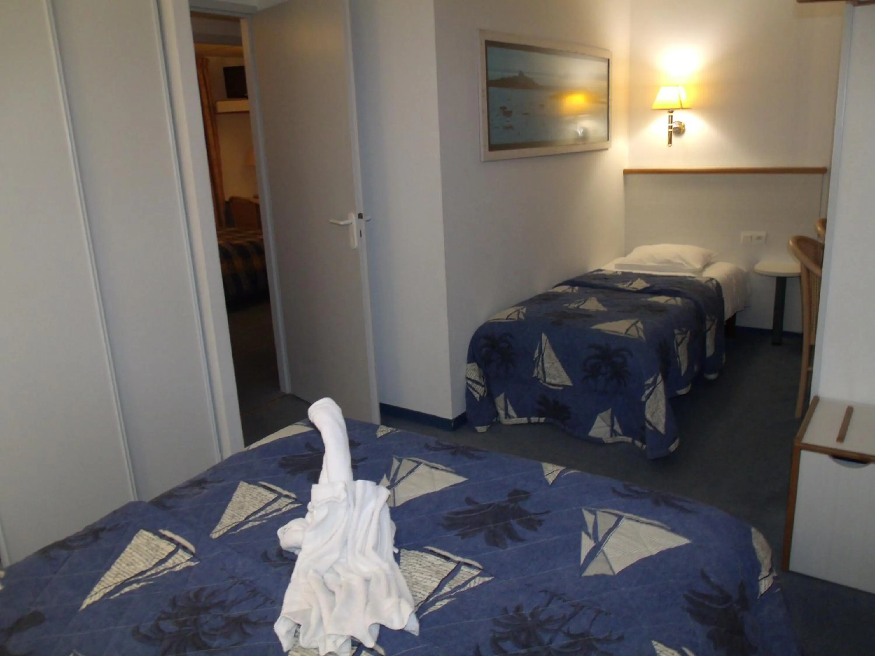 Photo of the whole room, Bed in Hotel De La Mer