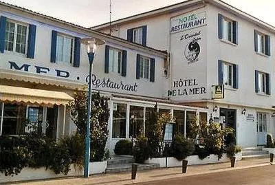 Facade/entrance in Hotel De La Mer