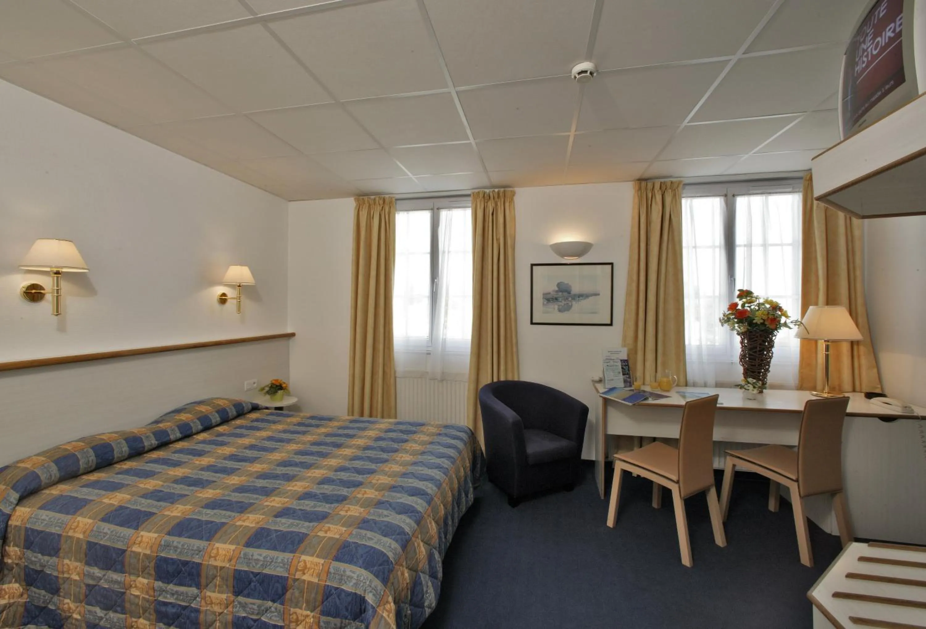 Photo of the whole room, Bed in Hotel De La Mer
