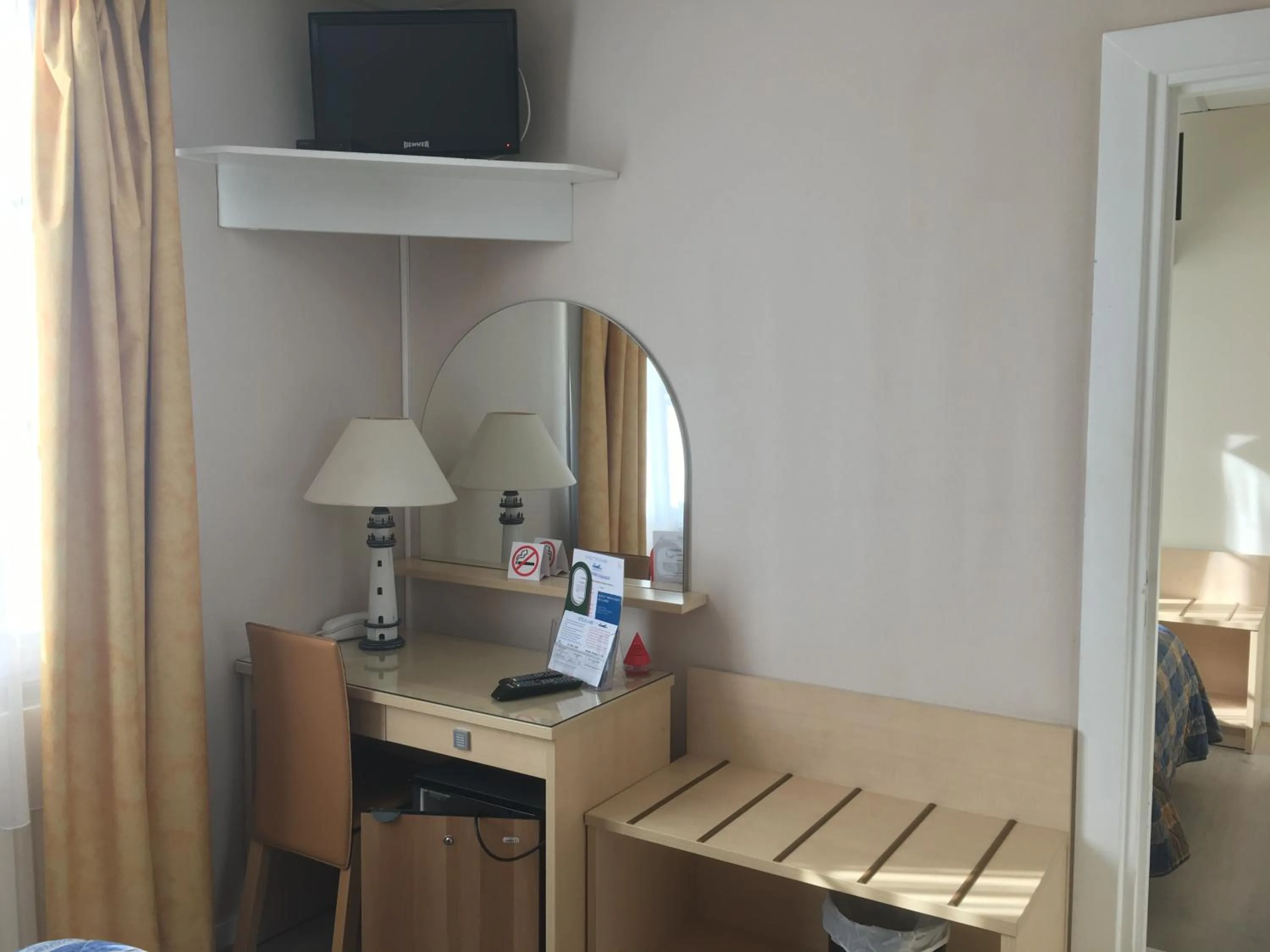 Bed in Hotel De La Mer