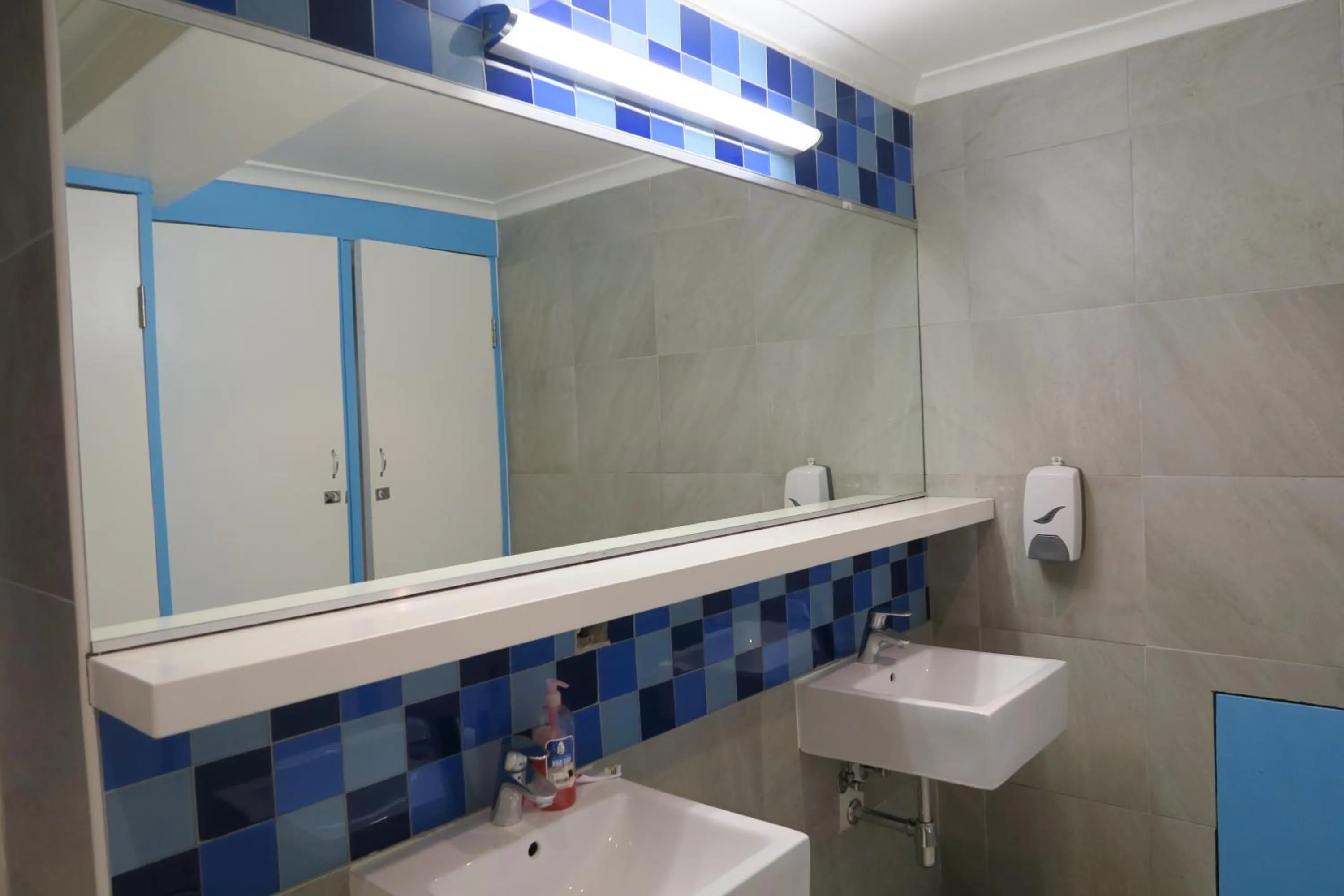 Bathroom in Atlantic Point Backpackers