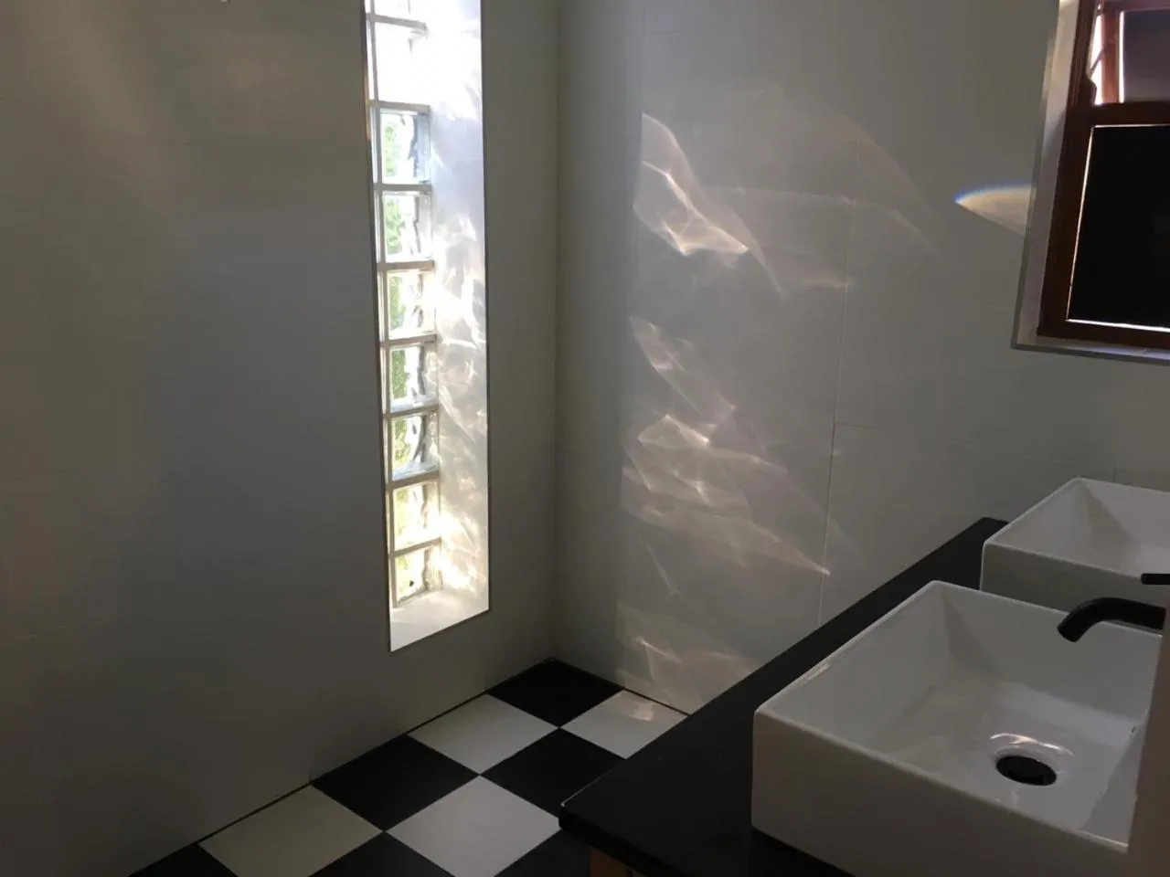 Bathroom in Atlantic Point Backpackers