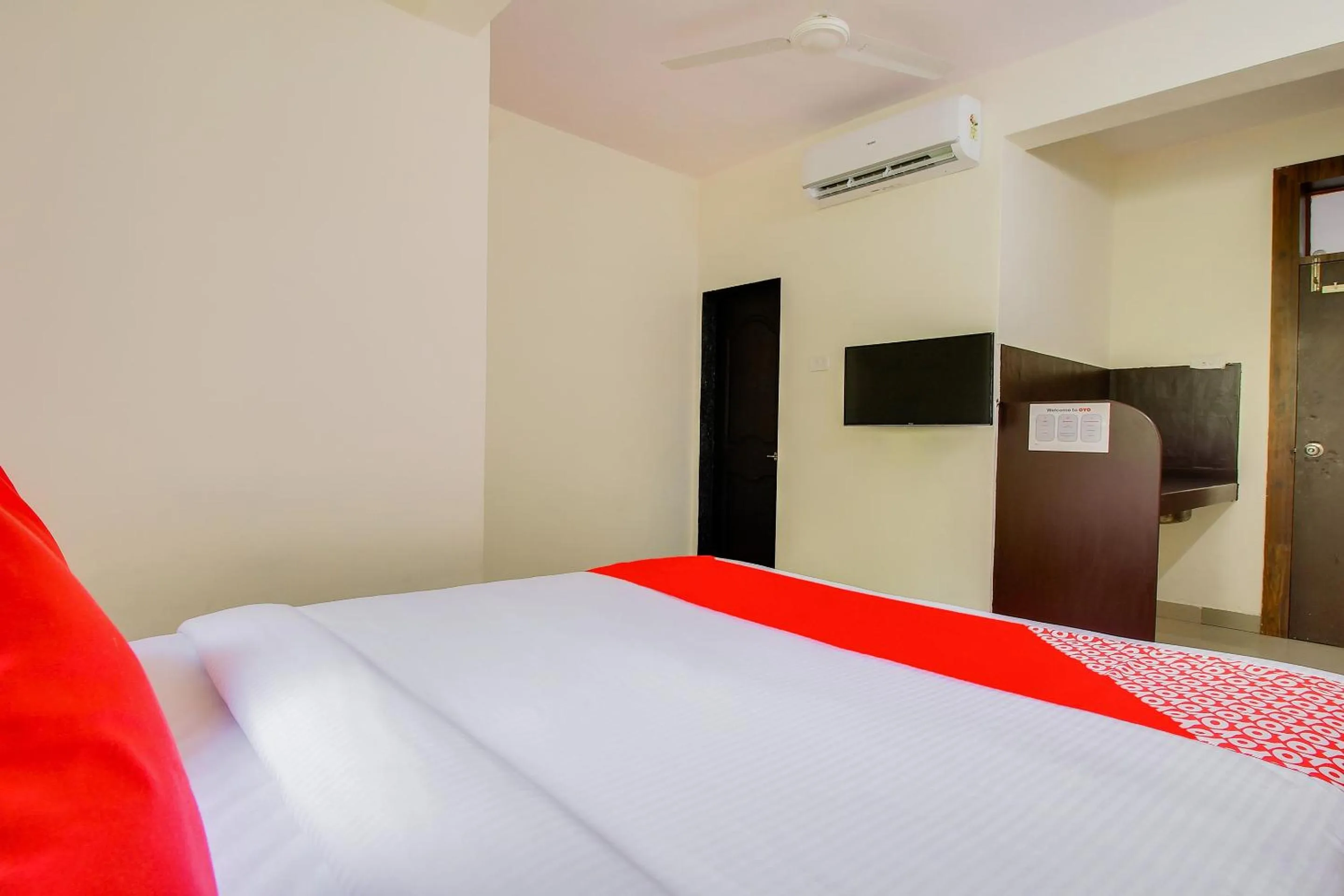 Bedroom, Bed in Hotel O Galaxy Near INOX