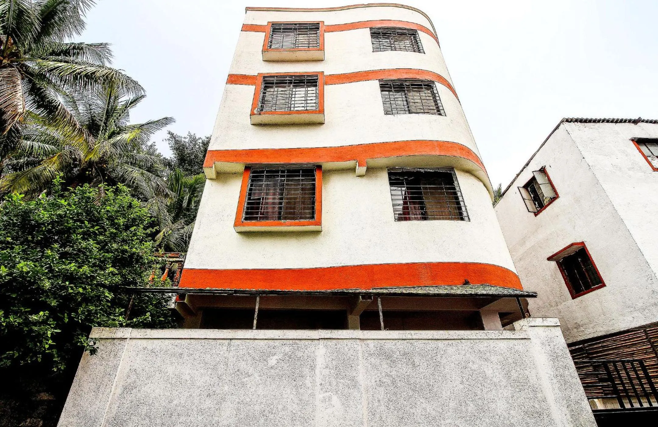 Facade/entrance in Hotel O Galaxy Near INOX