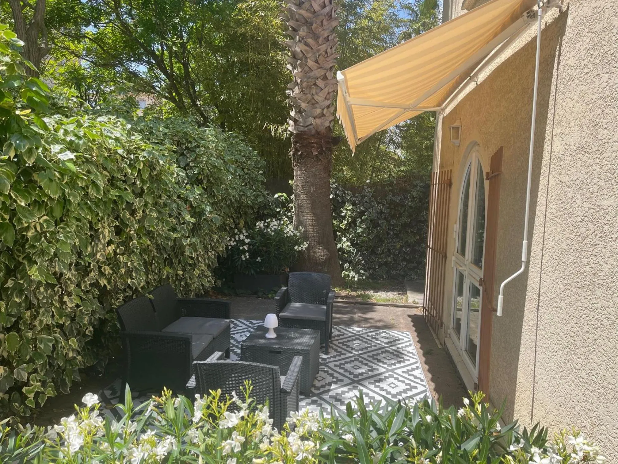 Patio in Hôtel Ulysse Montpellier Centre