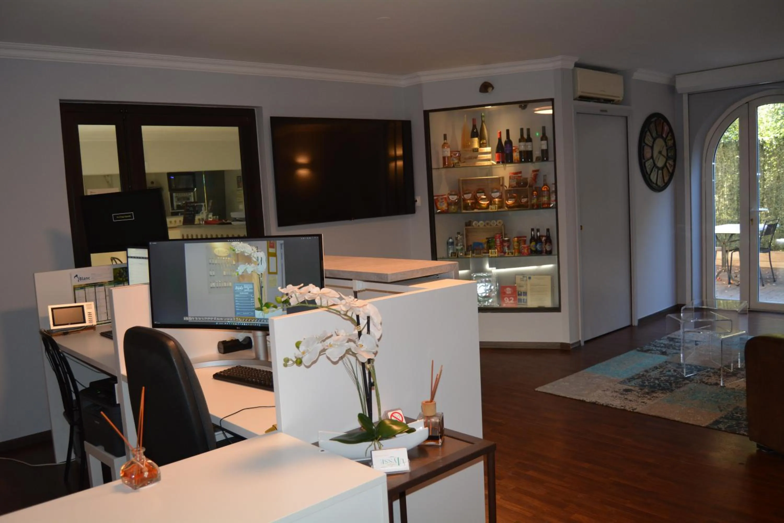 Lobby or reception in Hôtel Ulysse Montpellier Centre