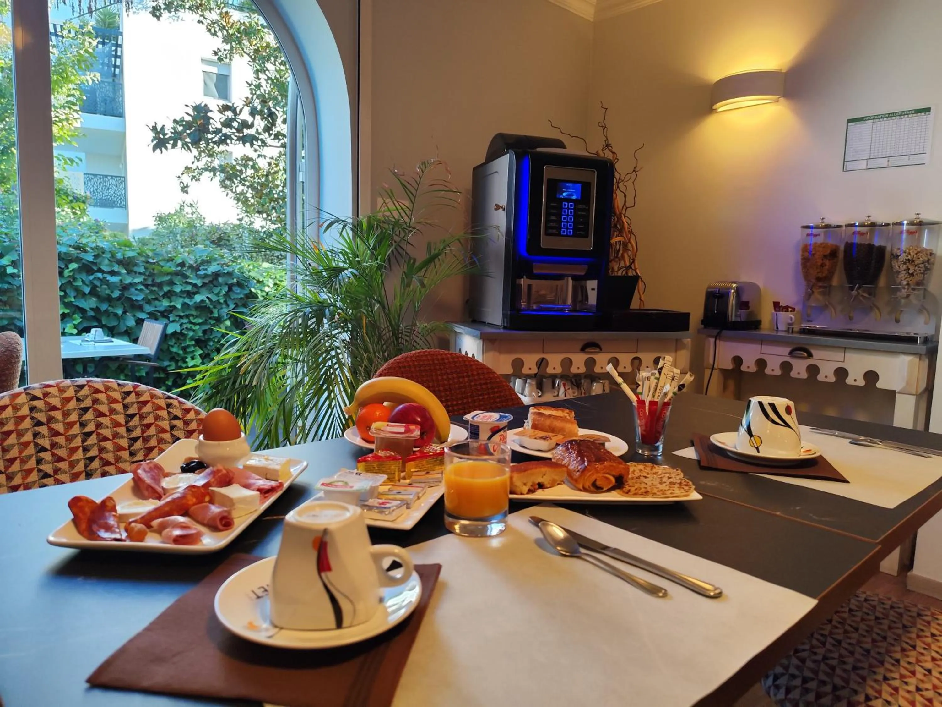 Breakfast in Hôtel Ulysse Montpellier Centre