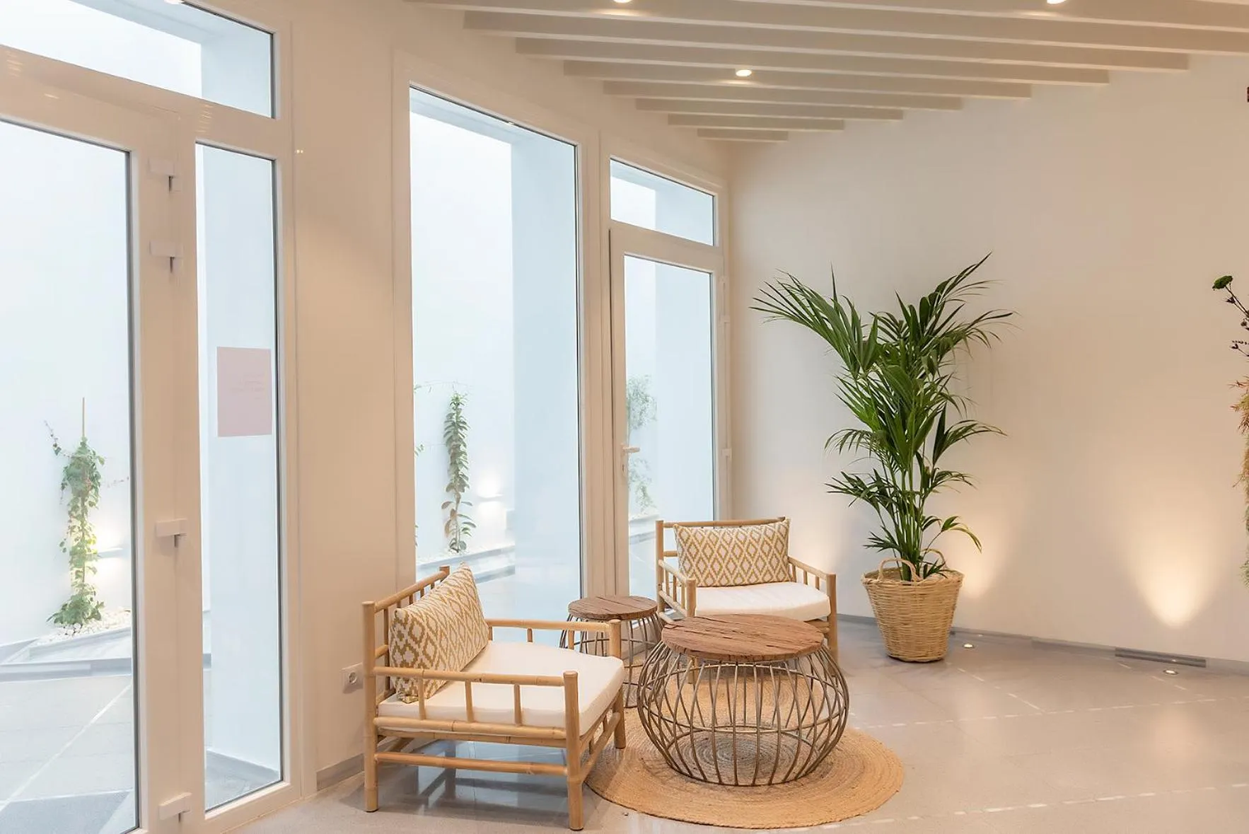 Property building in Alzocaire Hostal Boutique