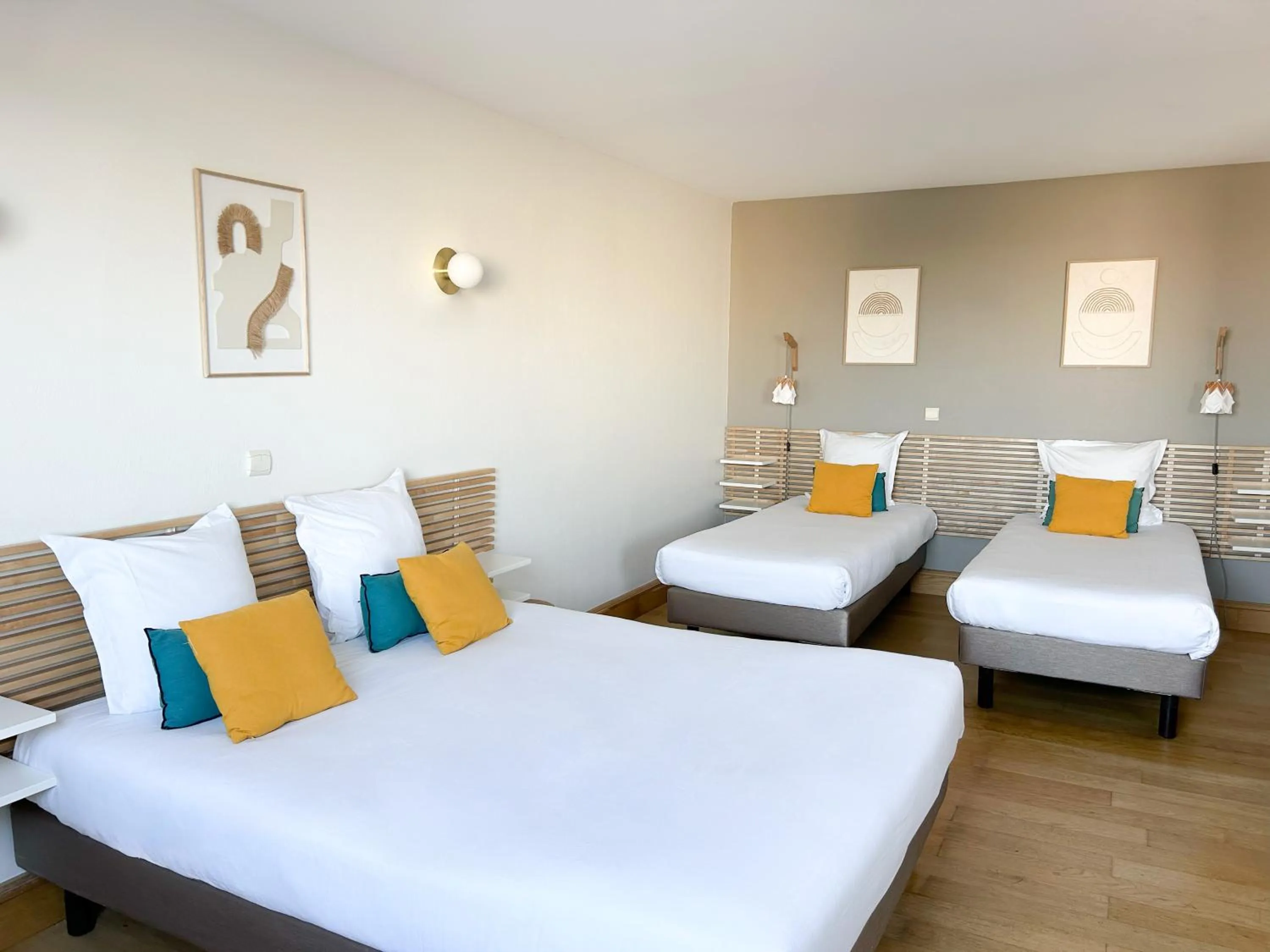 Bed in Victoria Garden Bordeaux Centre