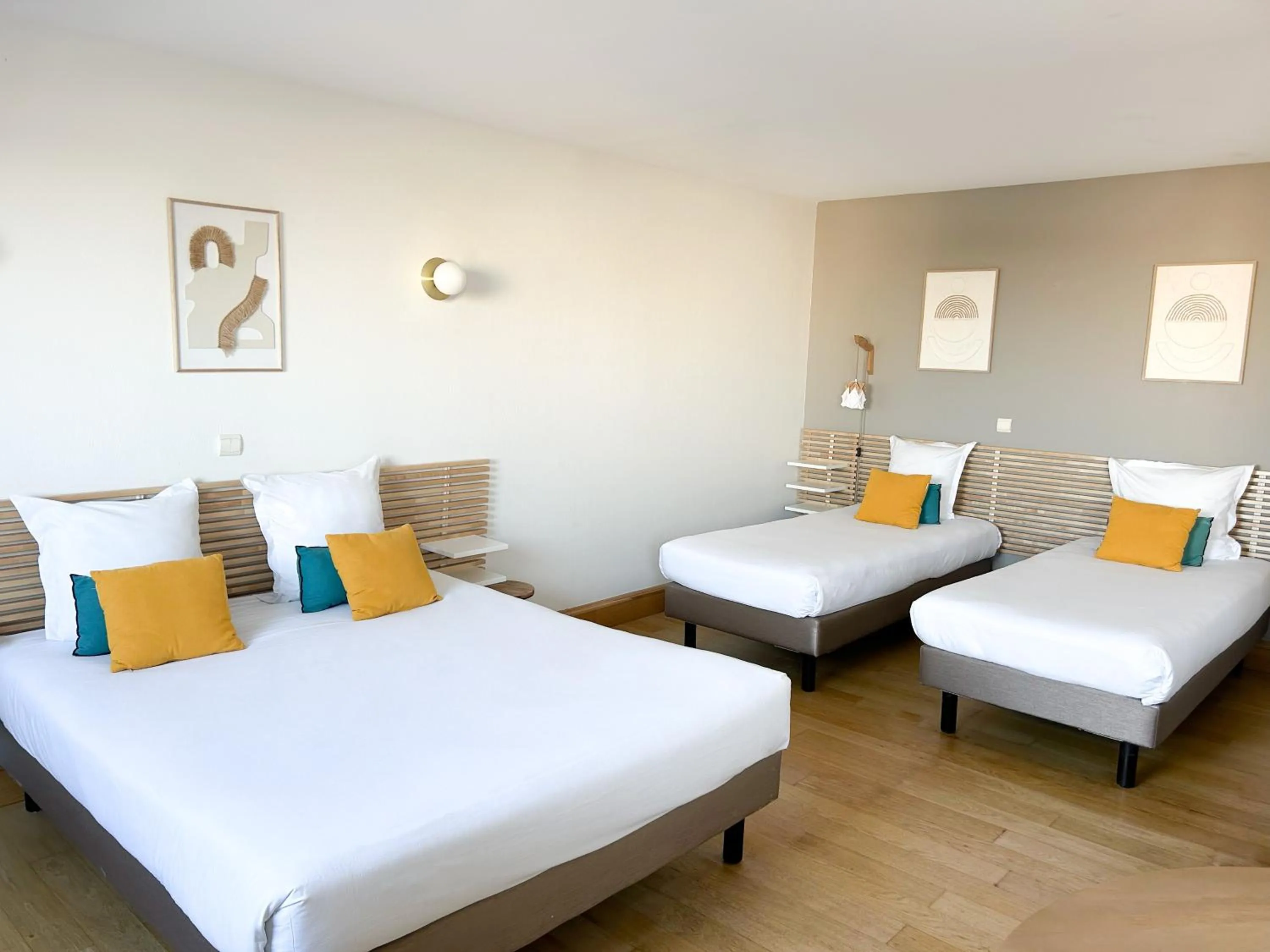 Bed in Victoria Garden Bordeaux Centre