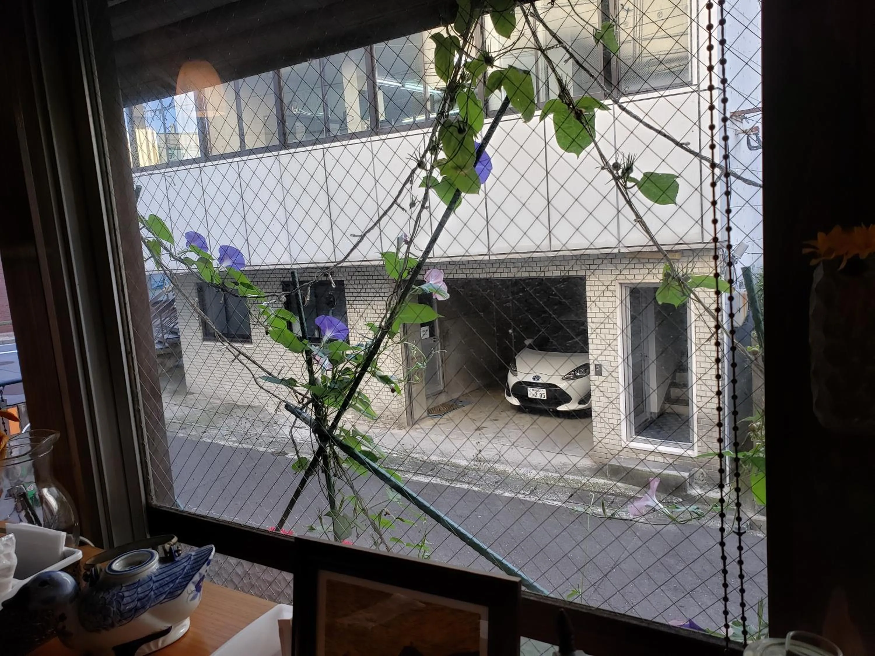 Decorative detail in GardenRoom bnb Yumyum