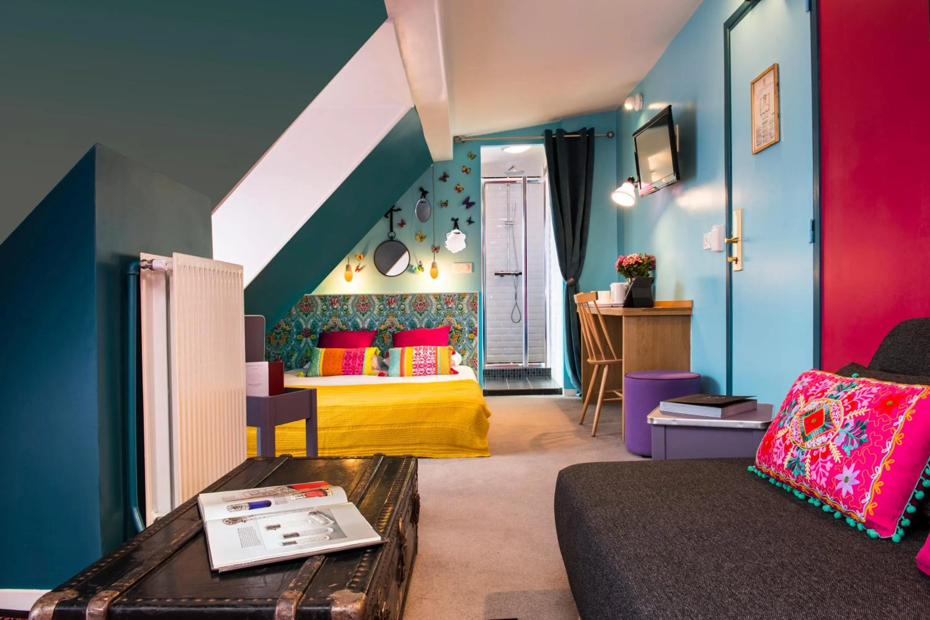 Photo of the whole room in Hôtel Villa Bohème