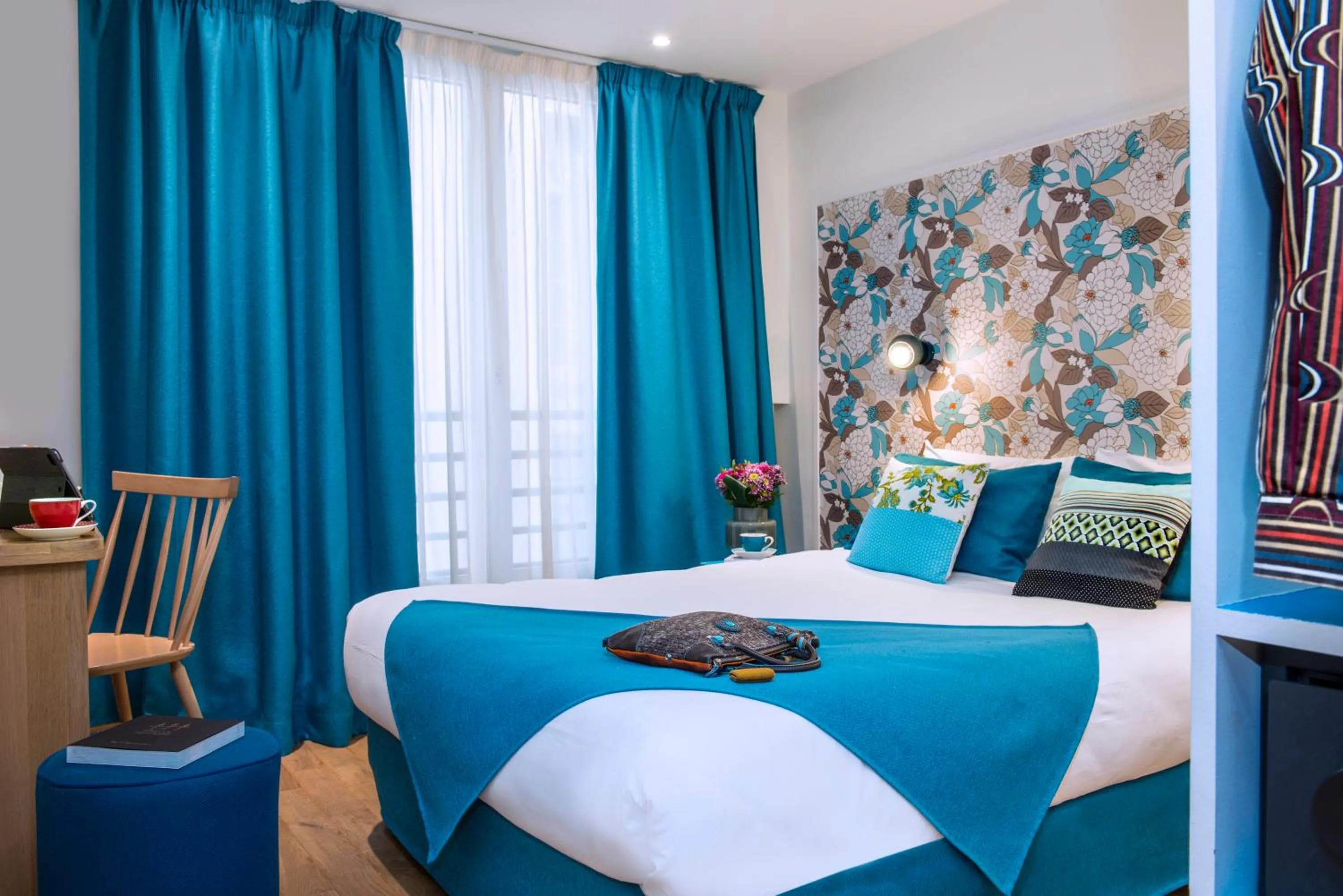 Photo of the whole room, Bed in Hôtel Villa Bohème