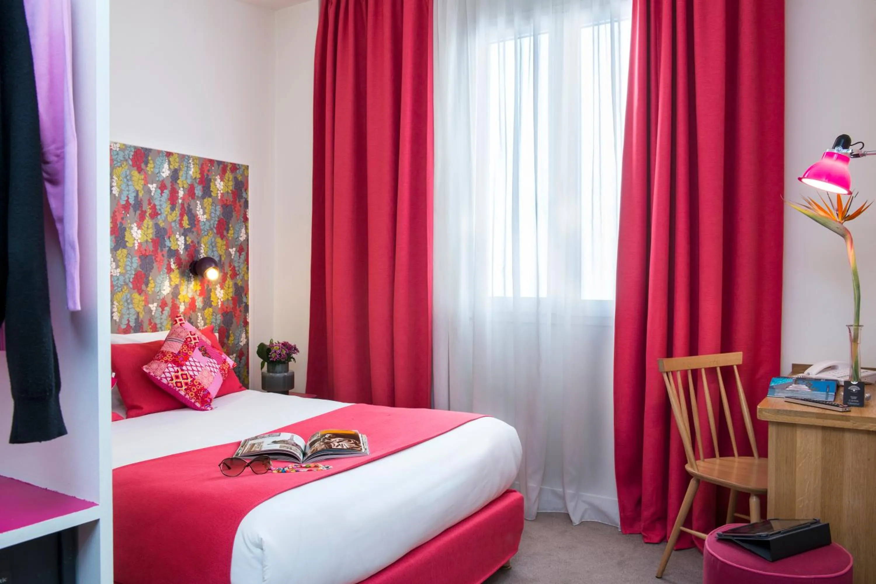 Photo of the whole room, Bed in Hôtel Villa Bohème