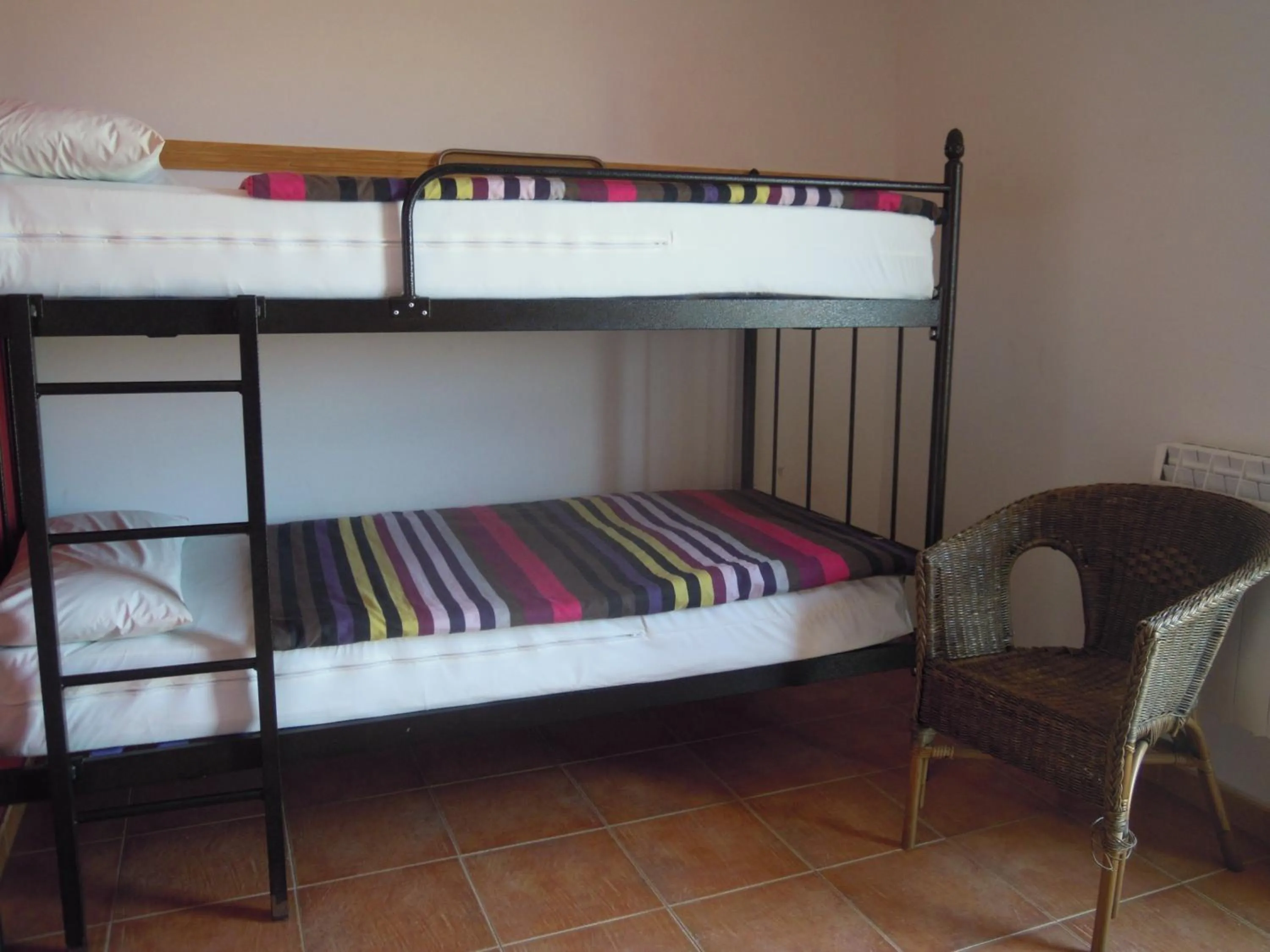 Decorative detail, Bed in Albergue O Durmiñento