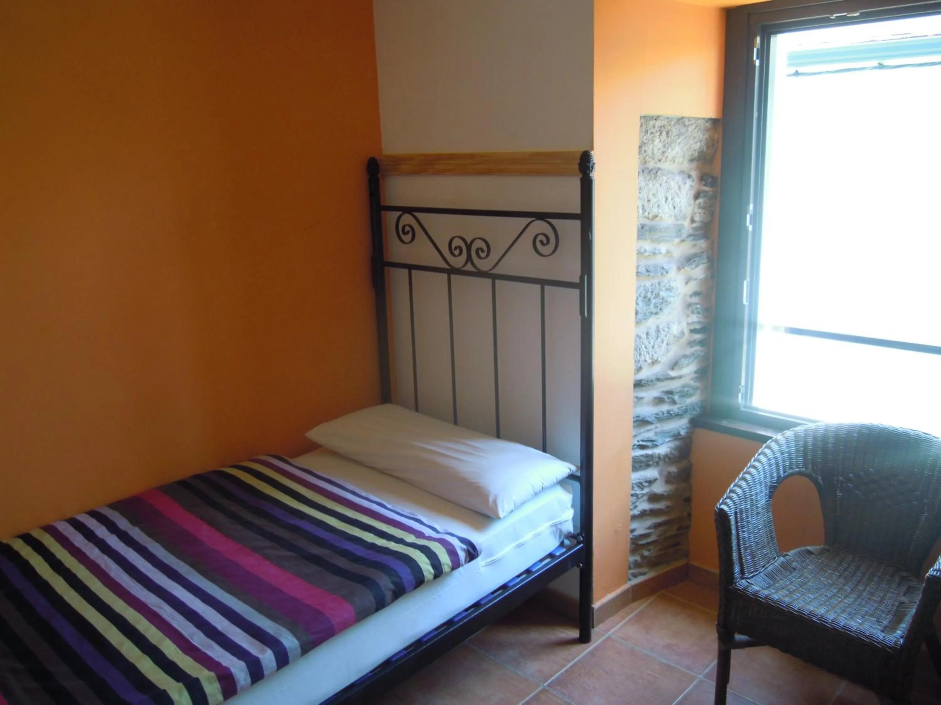 Decorative detail, Bed in Albergue O Durmiñento