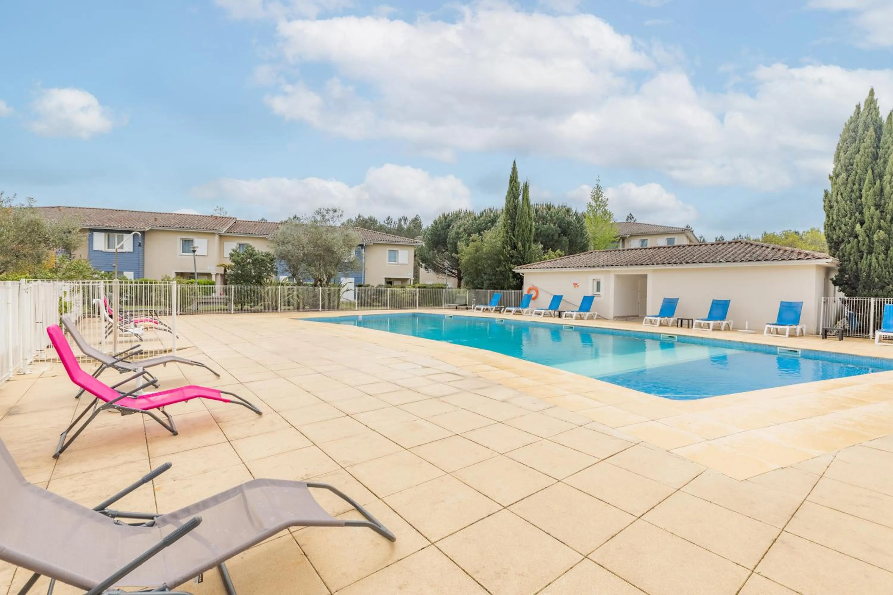 Swimming pool in Appart'City Classic Bordeaux Aéroport St Jean D'Illac