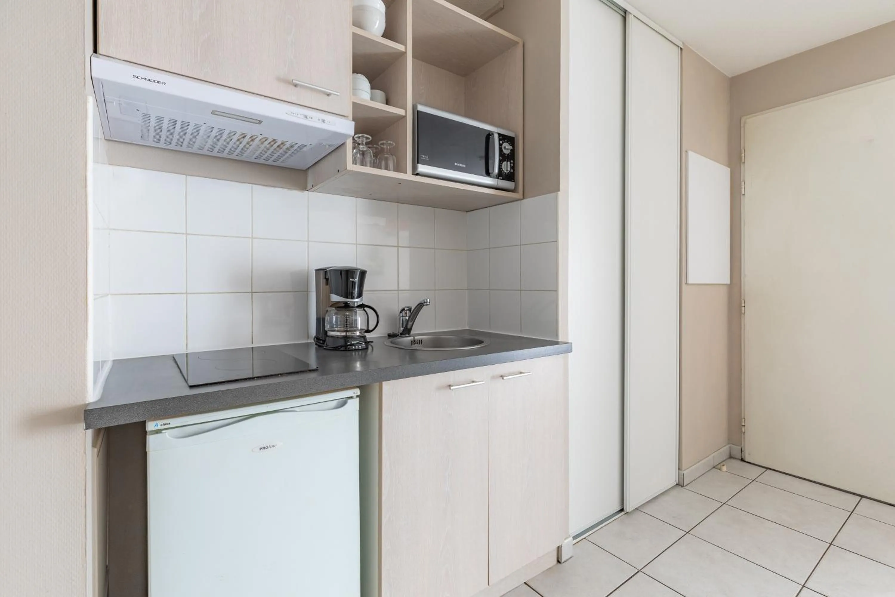 Coffee/tea facilities in Appart'City Classic Bordeaux Aéroport St Jean D'Illac