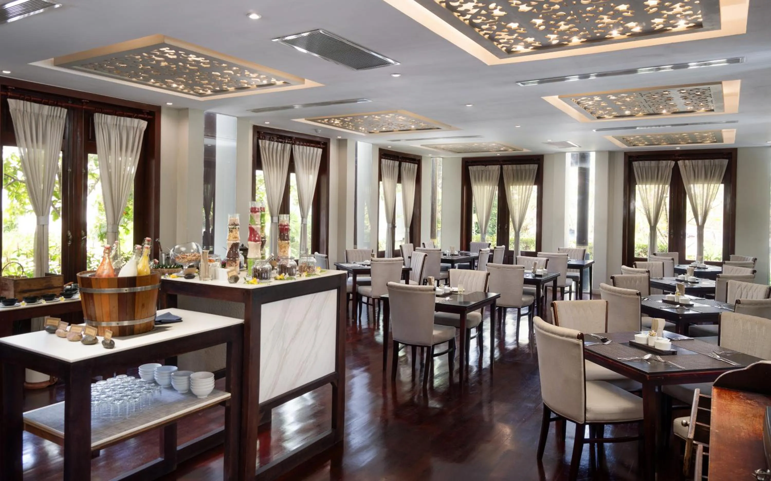 Restaurant/places to eat in The Royal Family Suites by Memoire Palace Resort & Spa