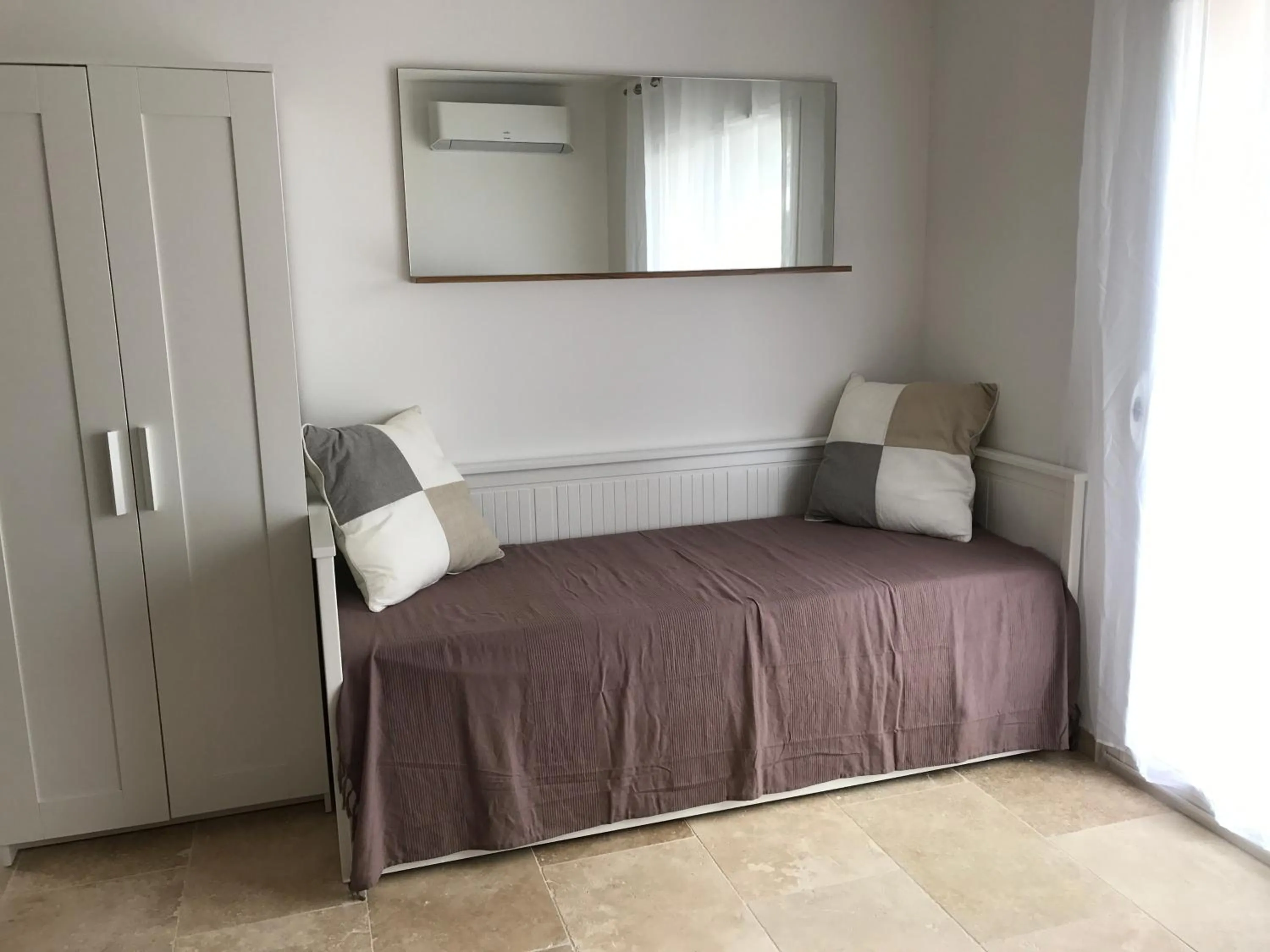 Bed in Le Devem De Mirapier