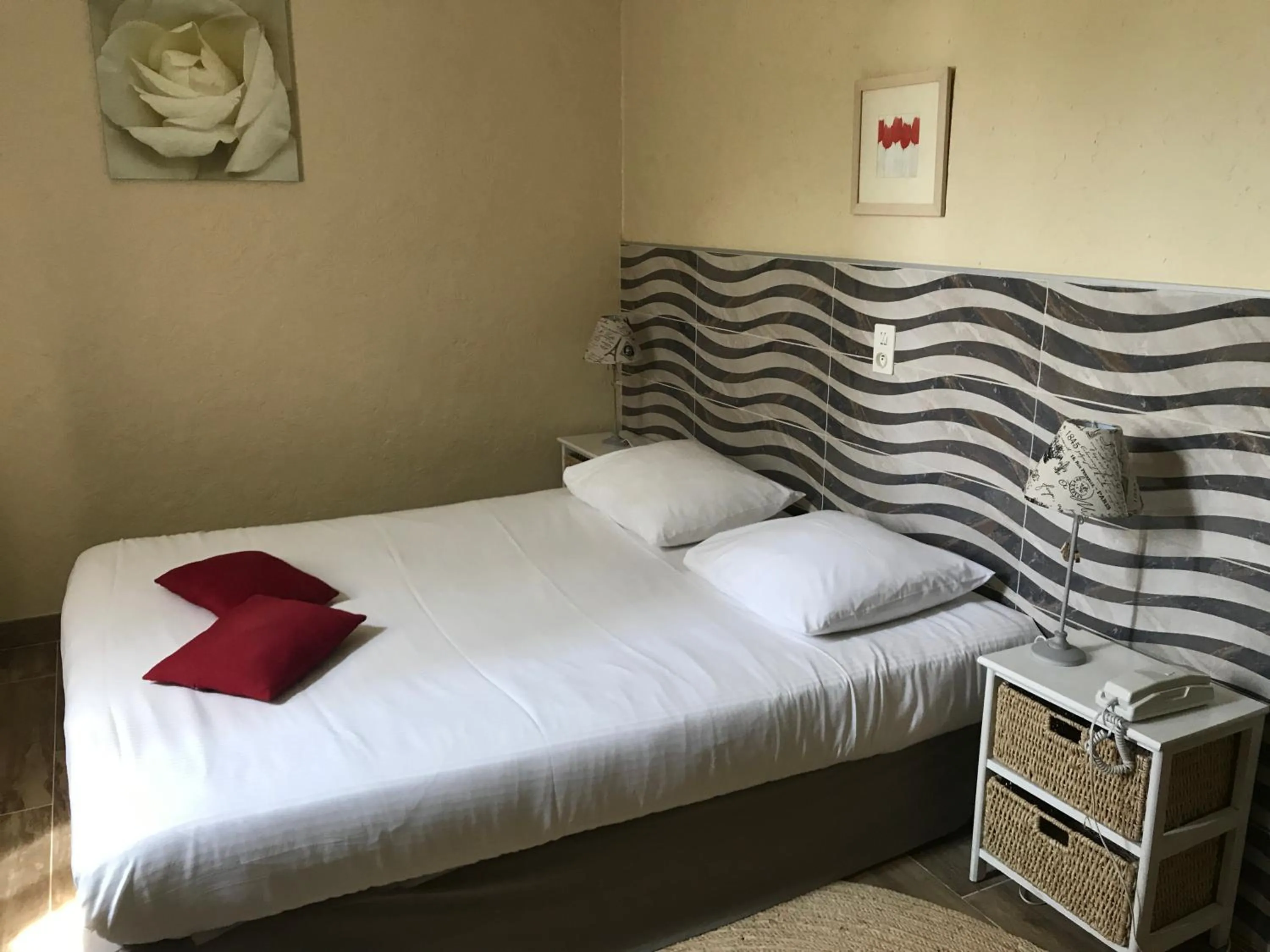 Bed in Le Devem De Mirapier