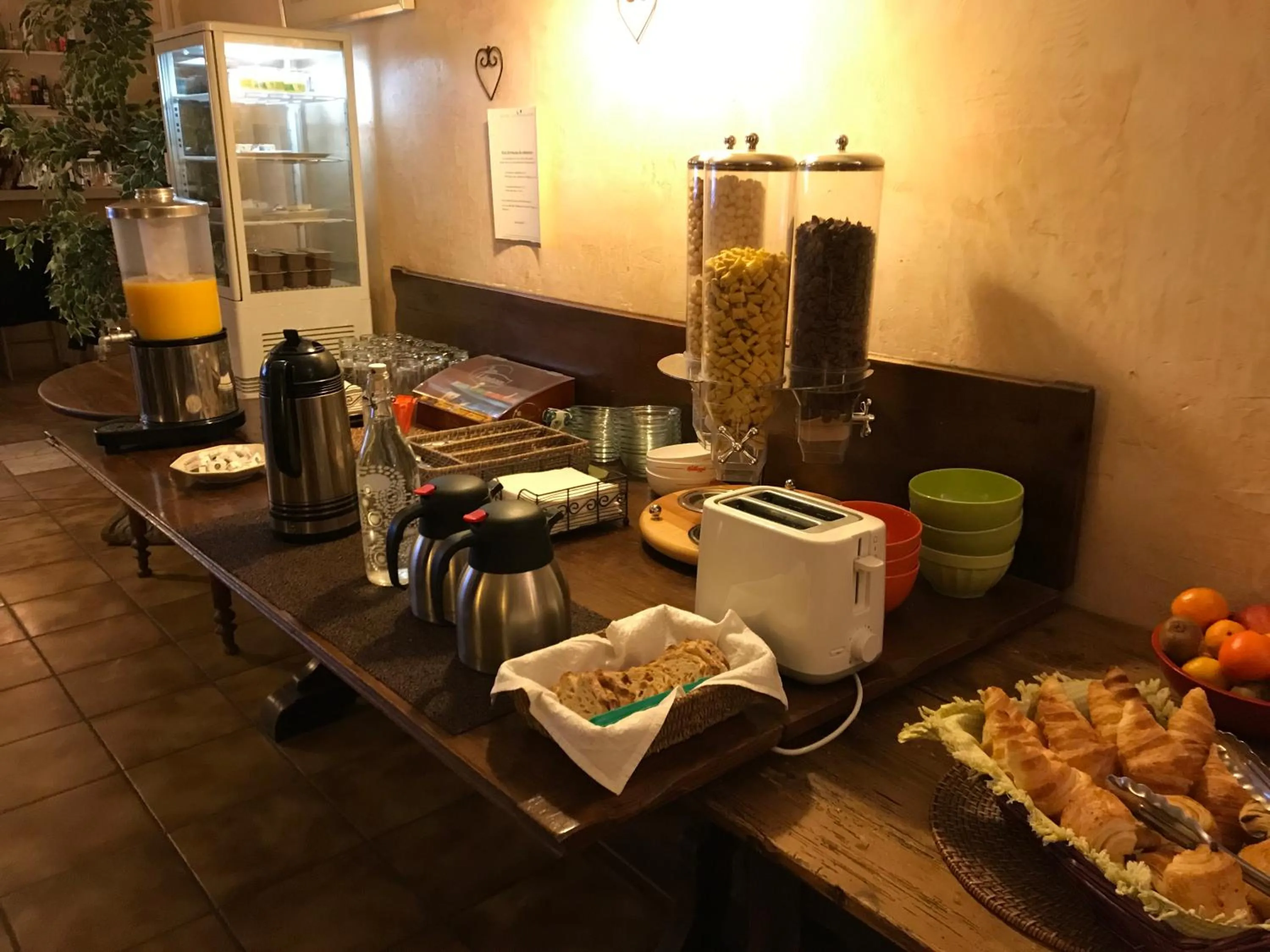 Breakfast in Le Devem De Mirapier