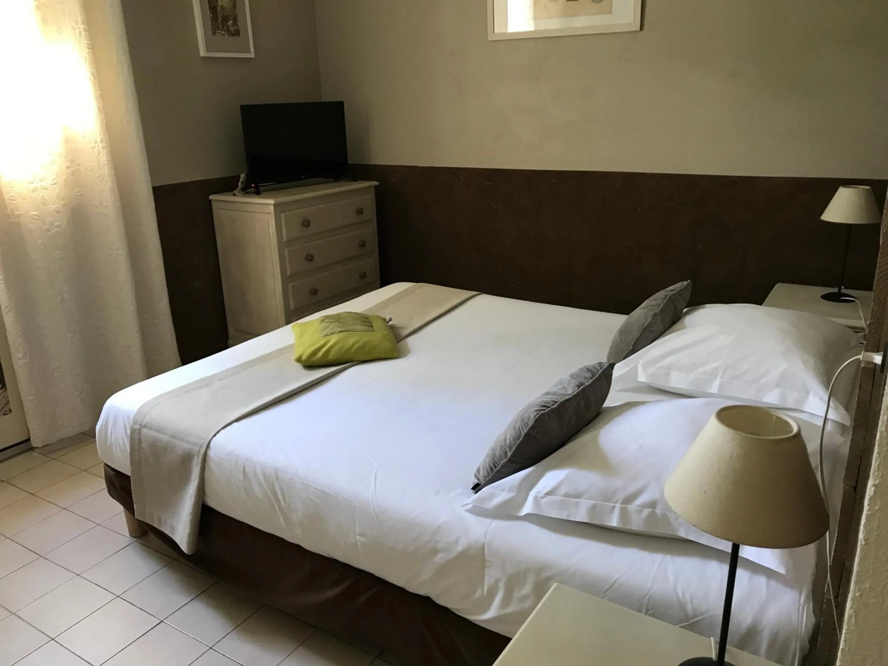 Bed in Le Devem De Mirapier