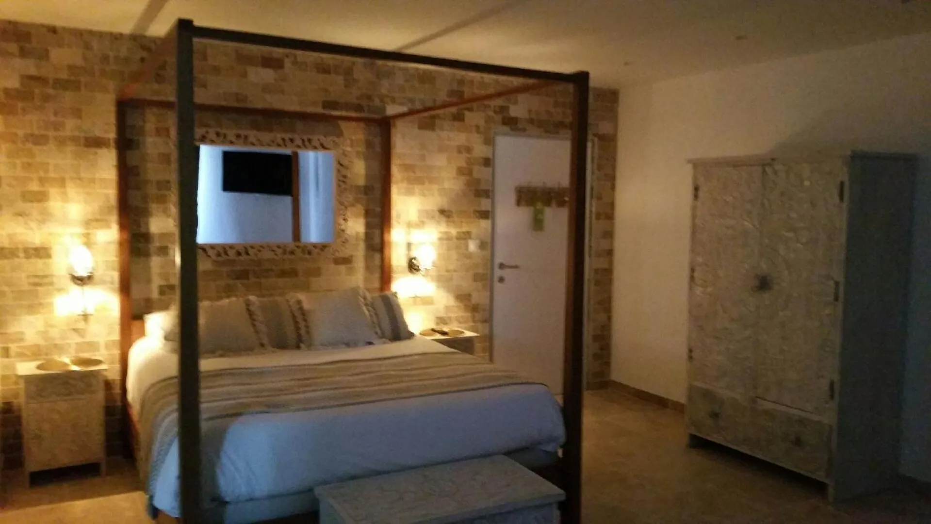 Bed in Le Devem De Mirapier