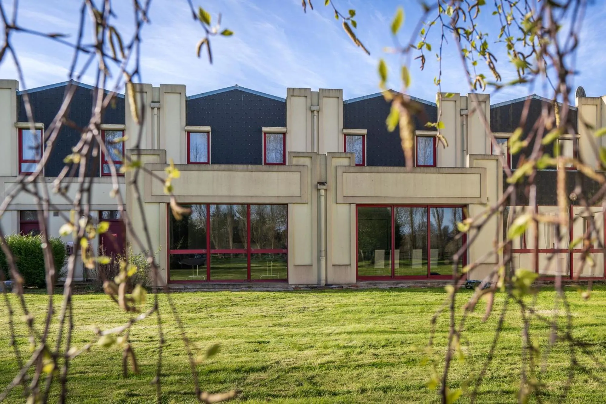 Property building in Logis Hôtel Restaurant Le Sainte Mère