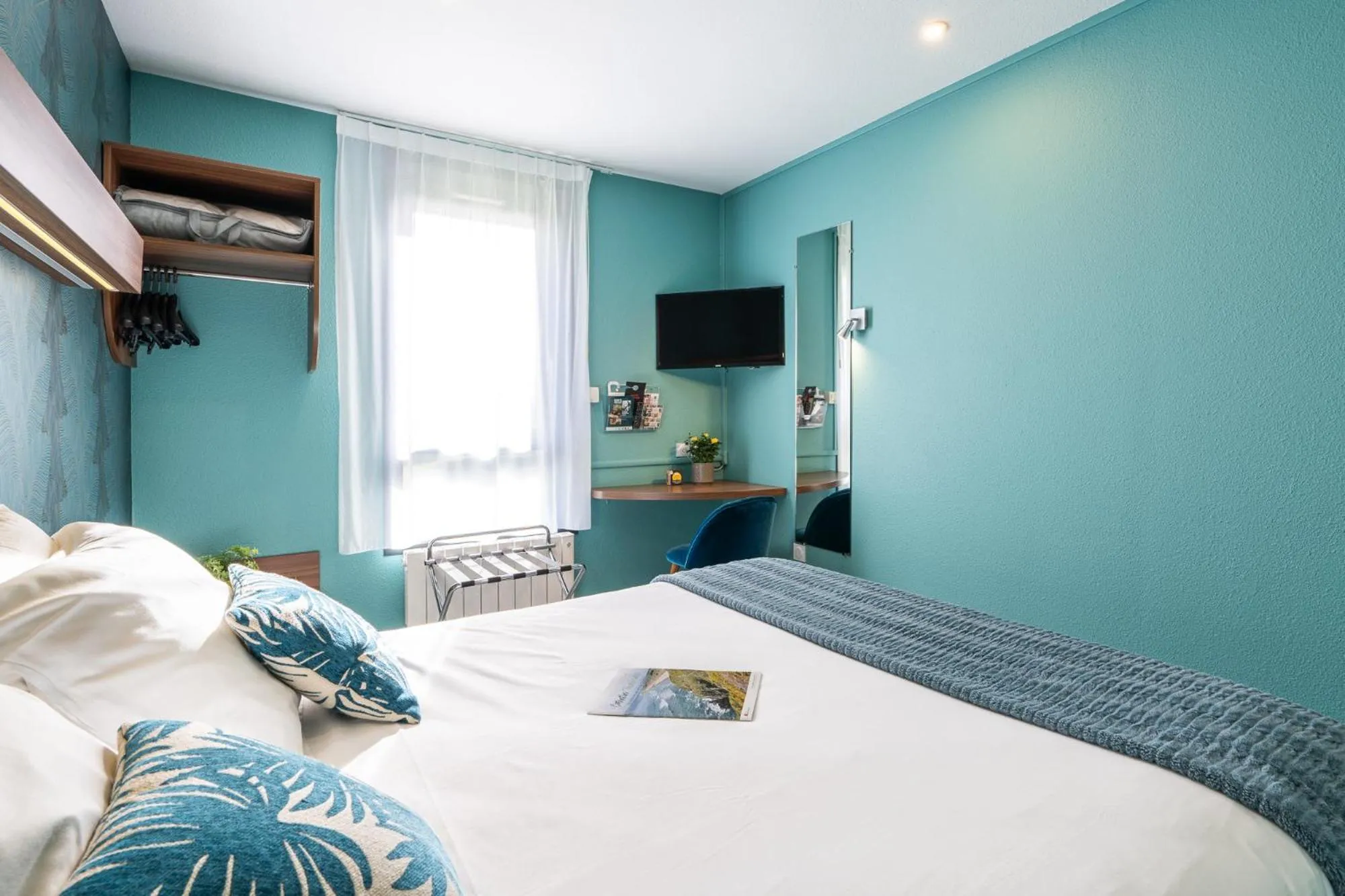 Photo of the whole room, Bed in Logis Hôtel Restaurant Le Sainte Mère