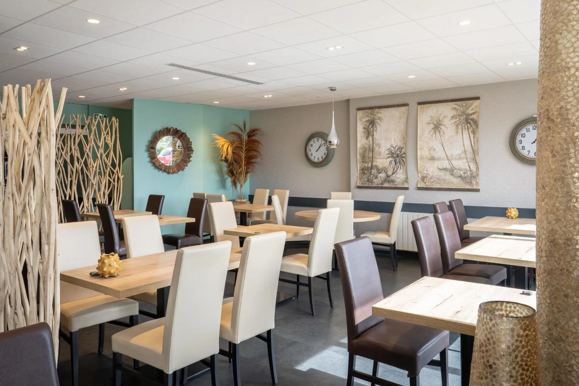 Restaurant/places to eat in Logis Hôtel Restaurant Le Sainte Mère