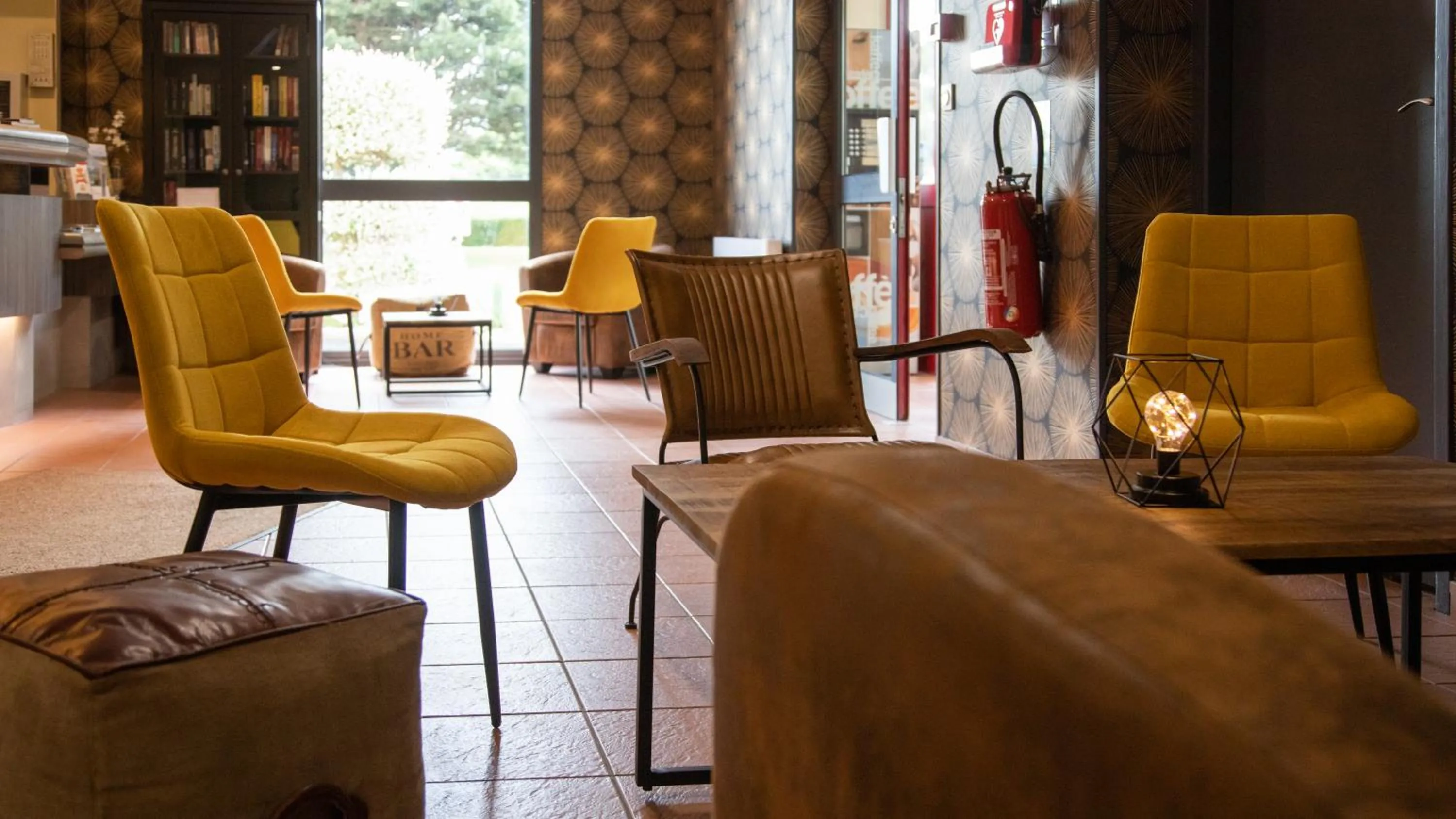 Living room in Logis Hôtel Restaurant Le Sainte Mère