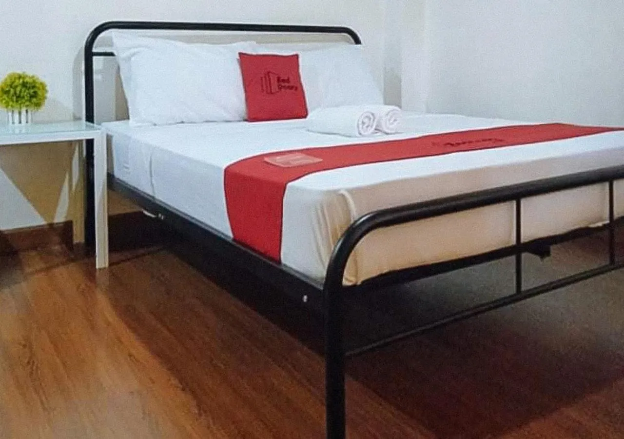Bed in RedDoorz near SGM Condotel Villa Beach Iloilo