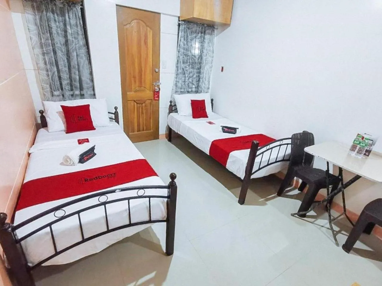 Bed in RedDoorz near SGM Condotel Villa Beach Iloilo