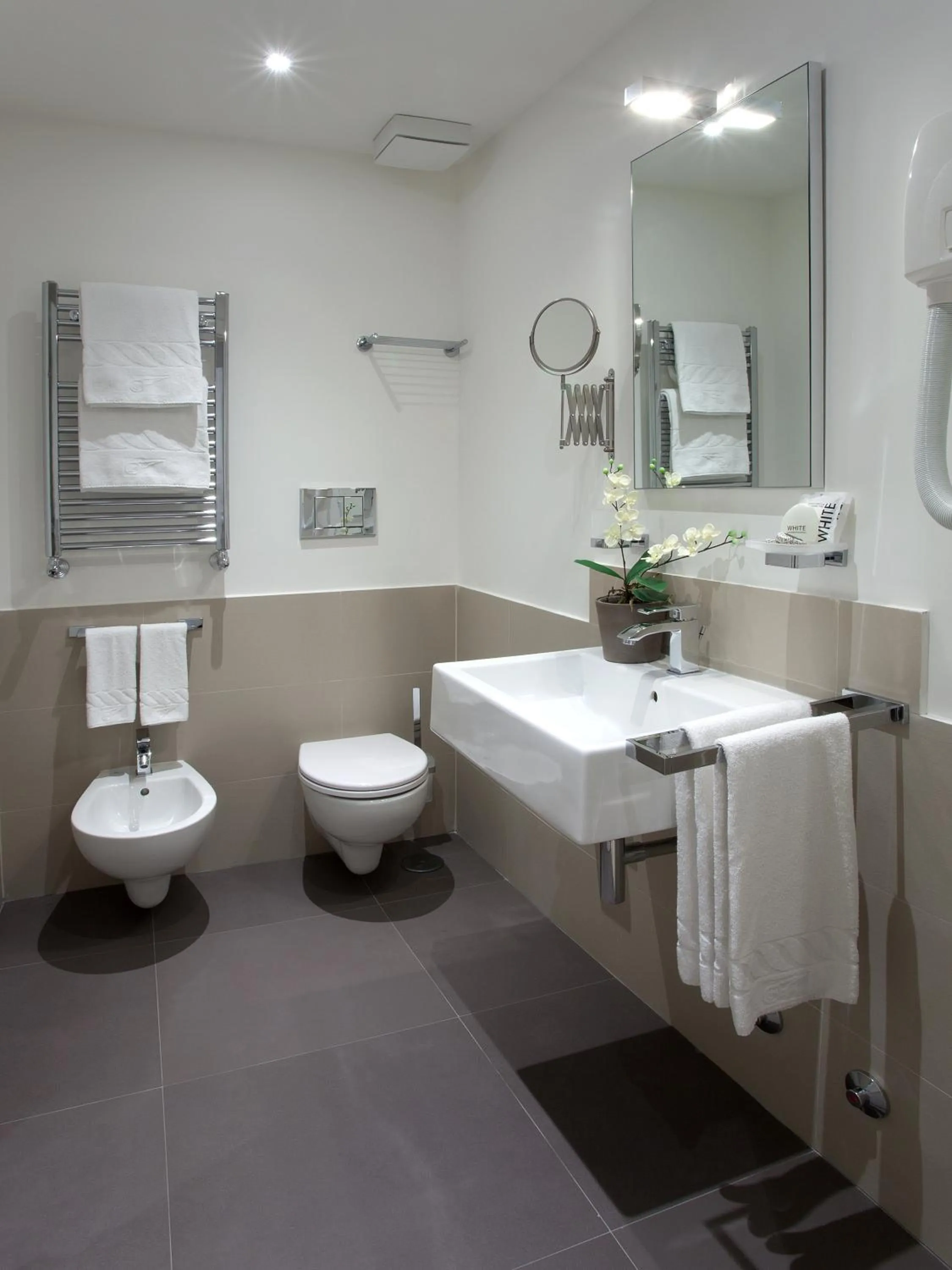 Bathroom in Regola Suite