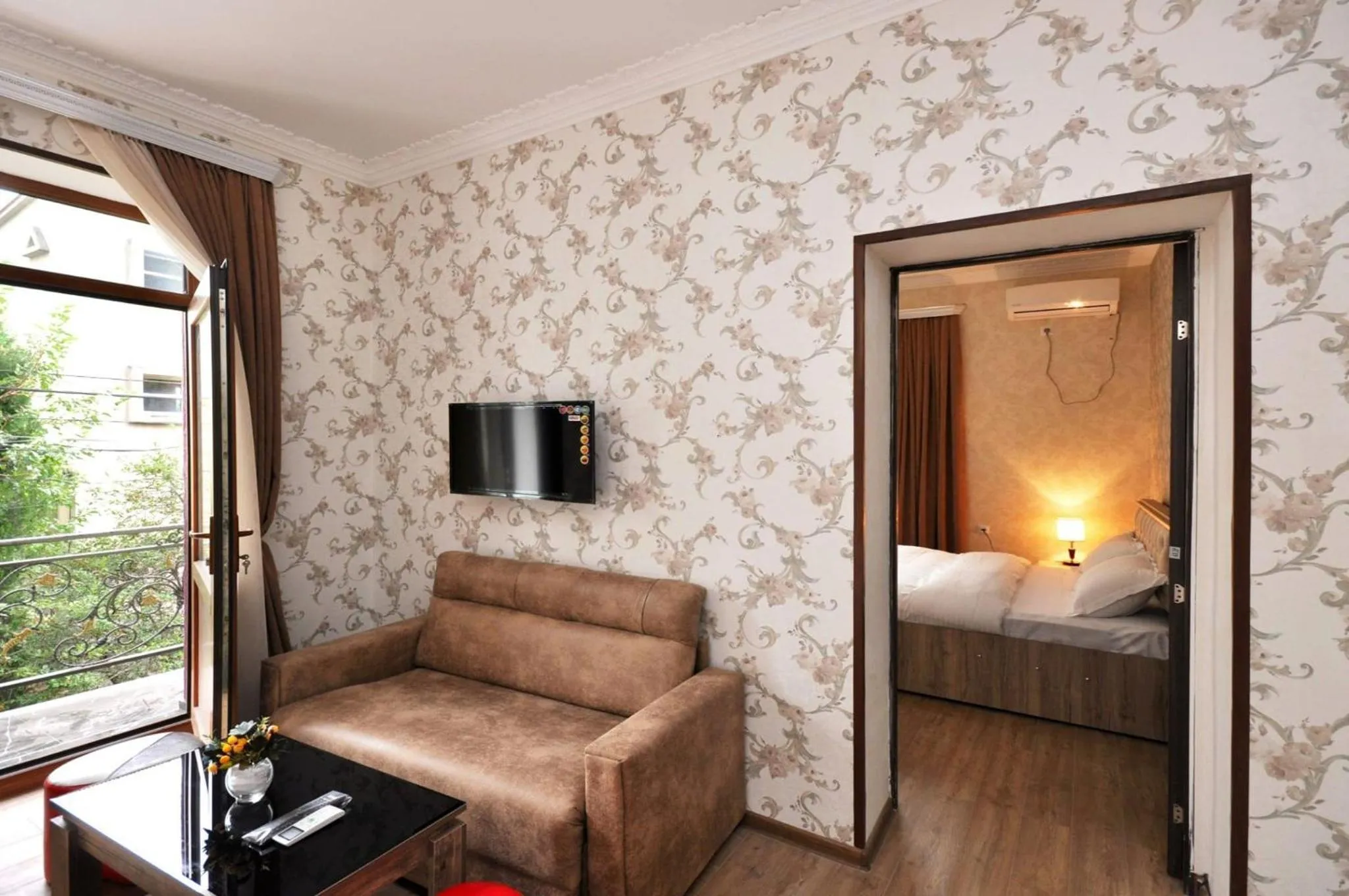 Communal lounge/ TV room, Bed in BERIKA HOUSE