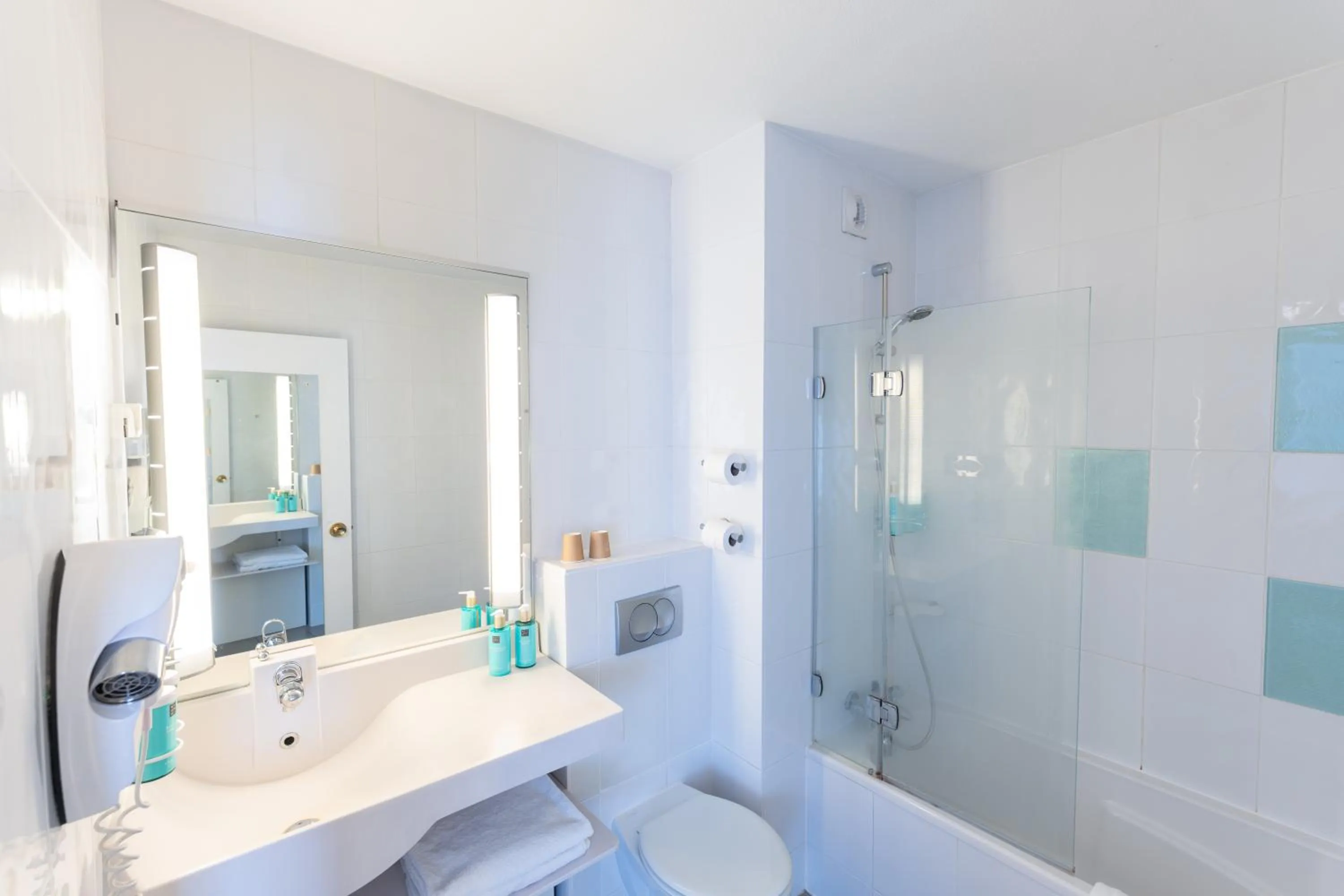 Bathroom in Novotel Nantes Centre Bord de Loire