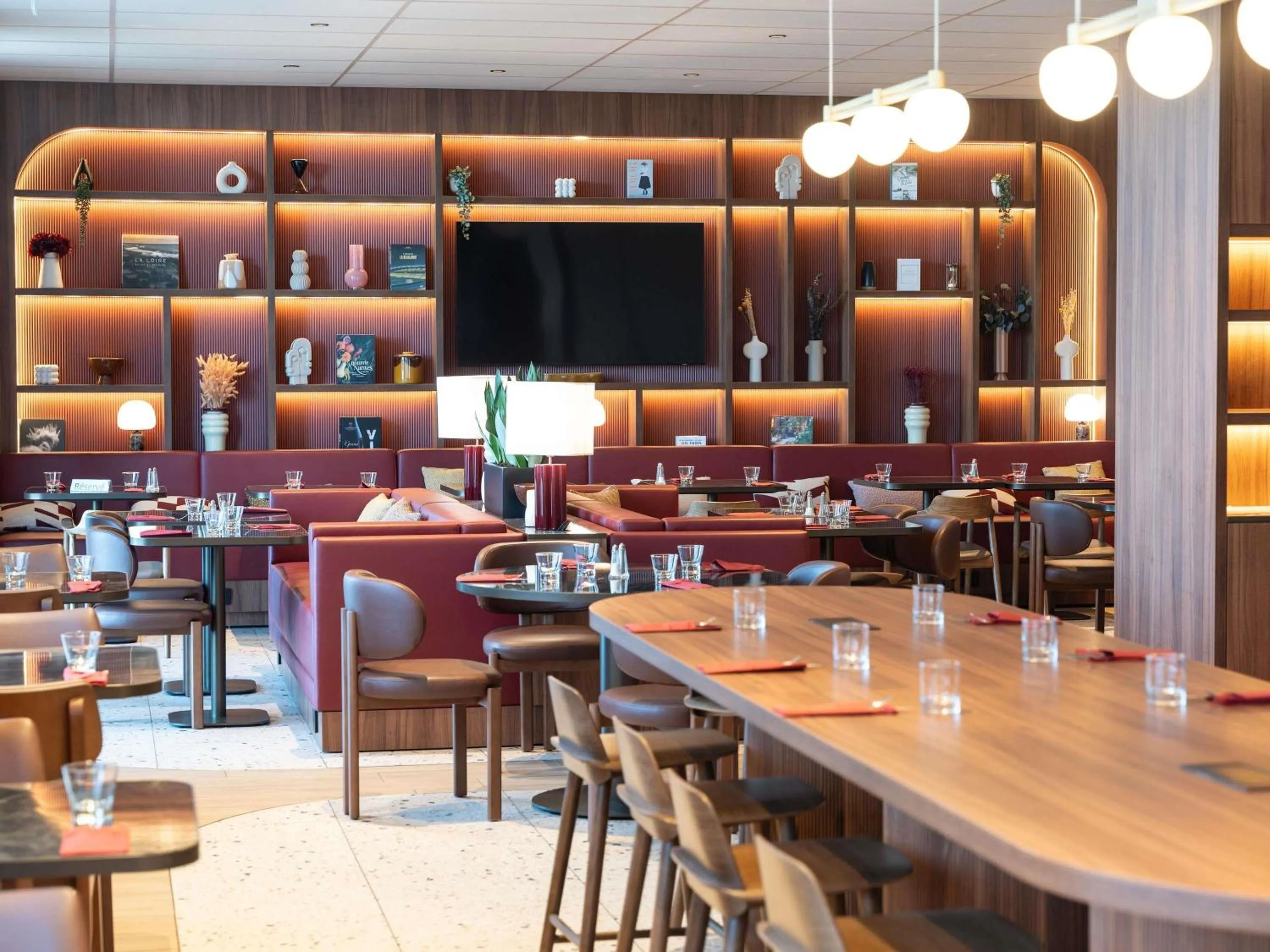 Restaurant/places to eat in Novotel Nantes Centre Bord de Loire