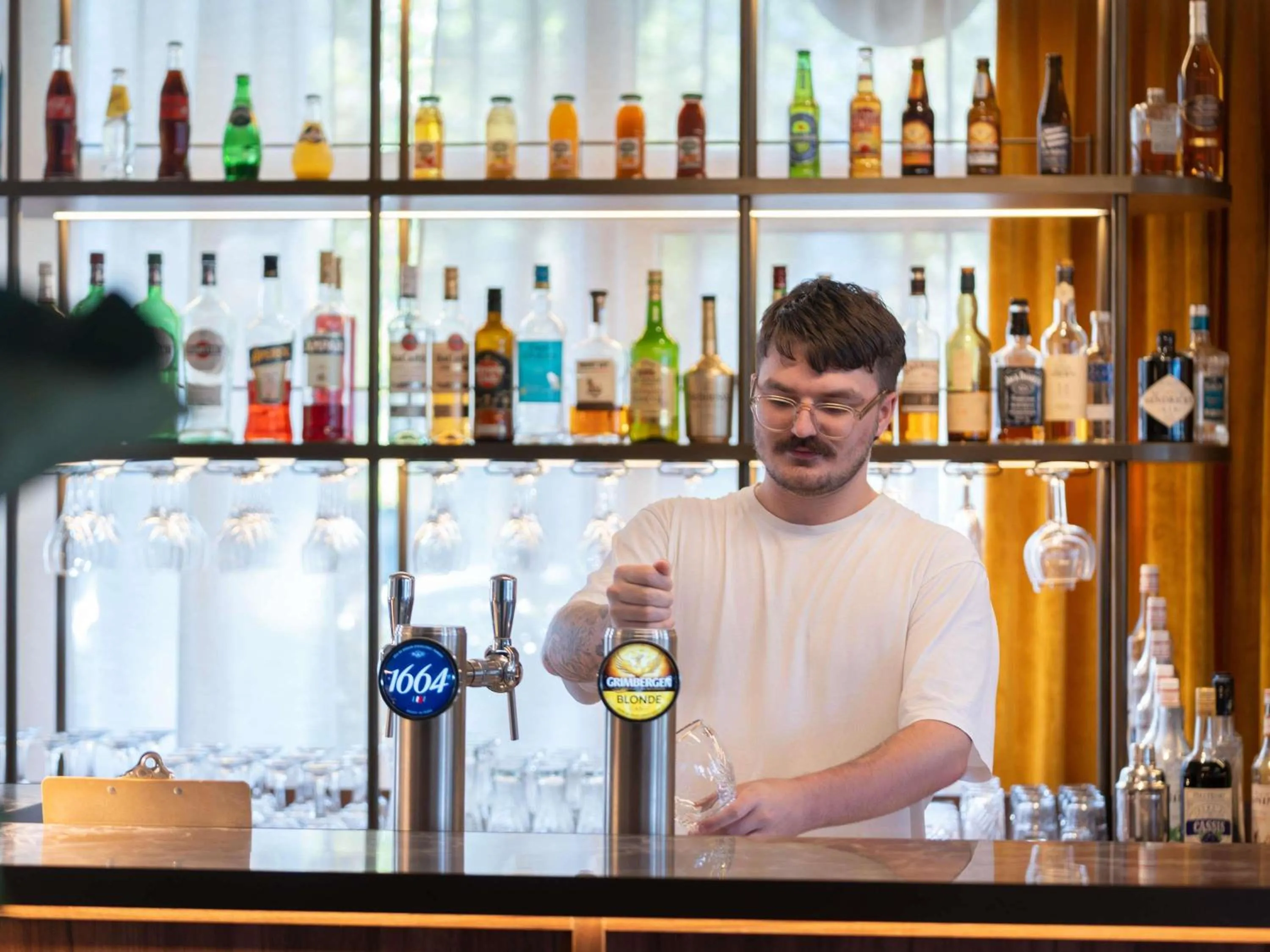 Lounge or bar in Novotel Nantes Centre Bord de Loire