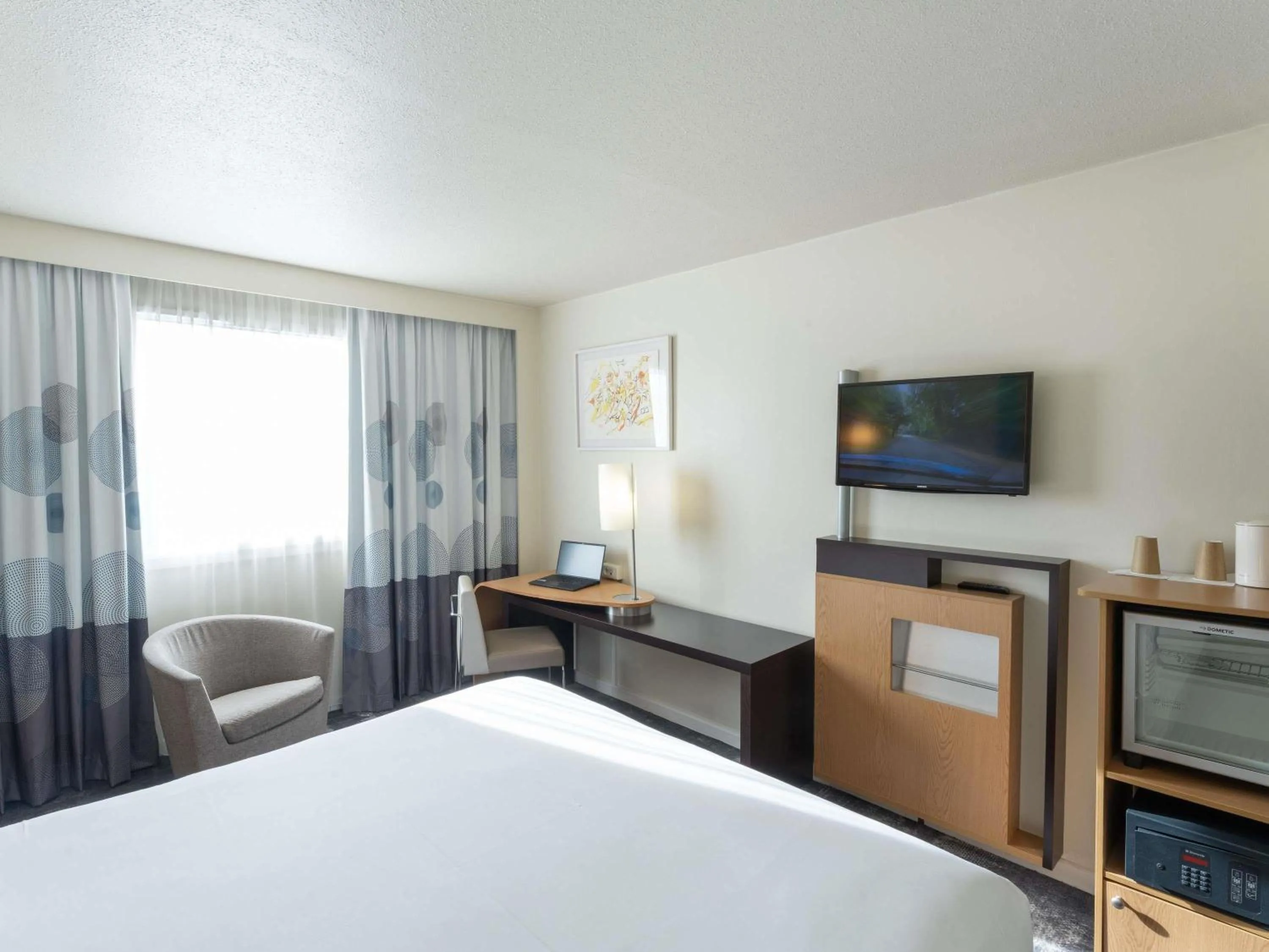 Bedroom, Bed in Novotel Nantes Centre Bord de Loire