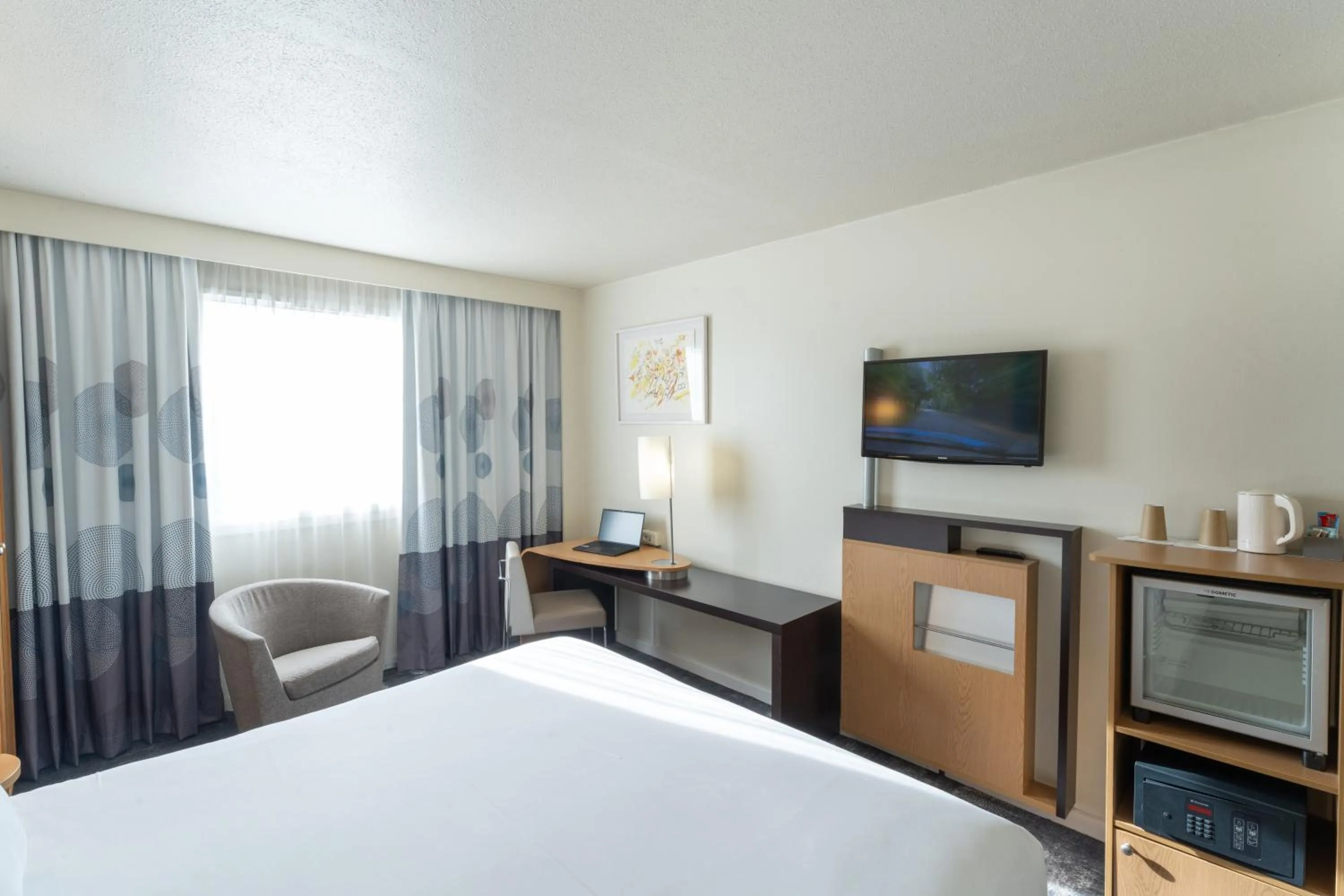 Photo of the whole room, Bed in Novotel Nantes Centre Bord de Loire