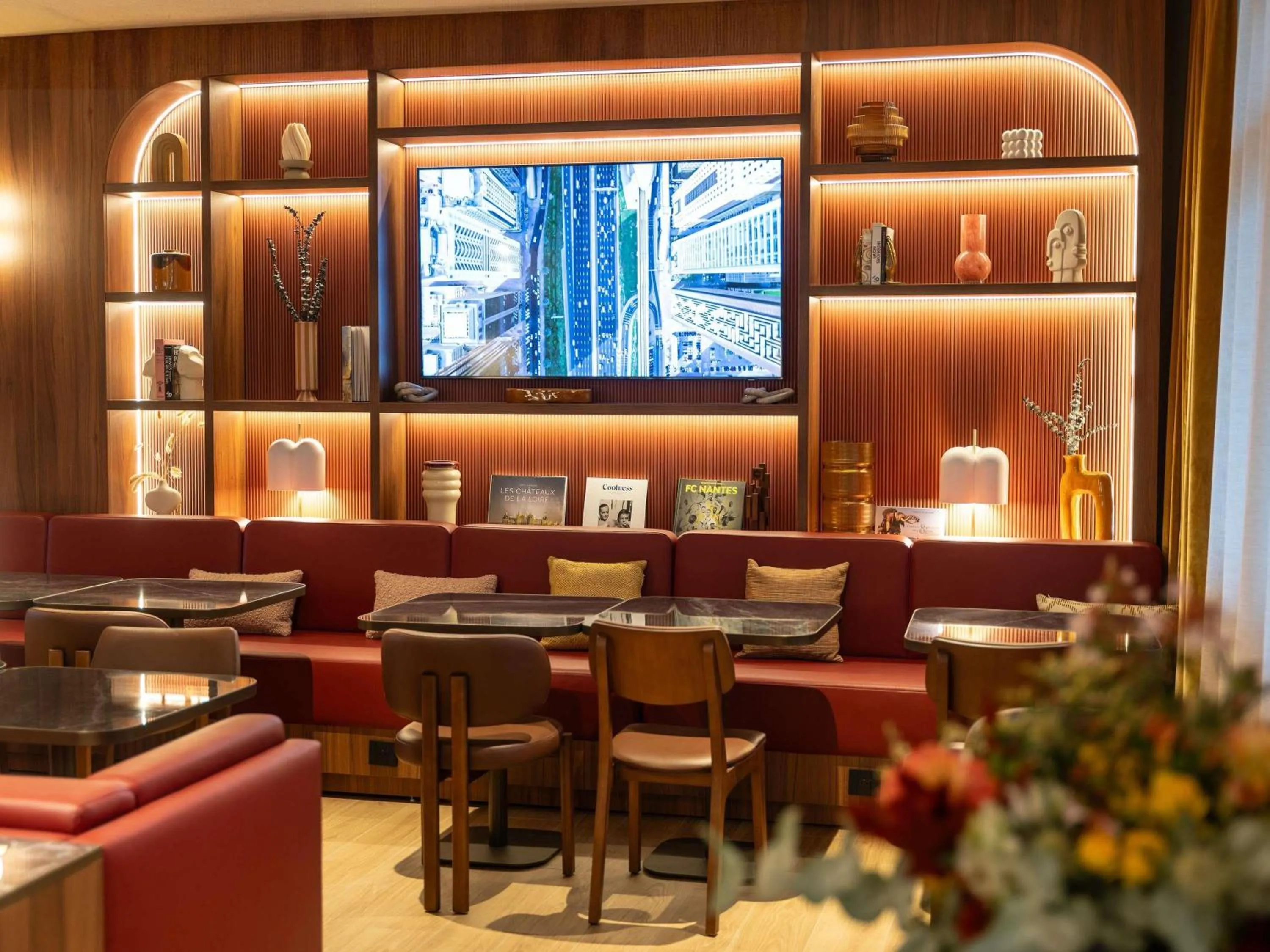 Lounge or bar in Novotel Nantes Centre Bord de Loire
