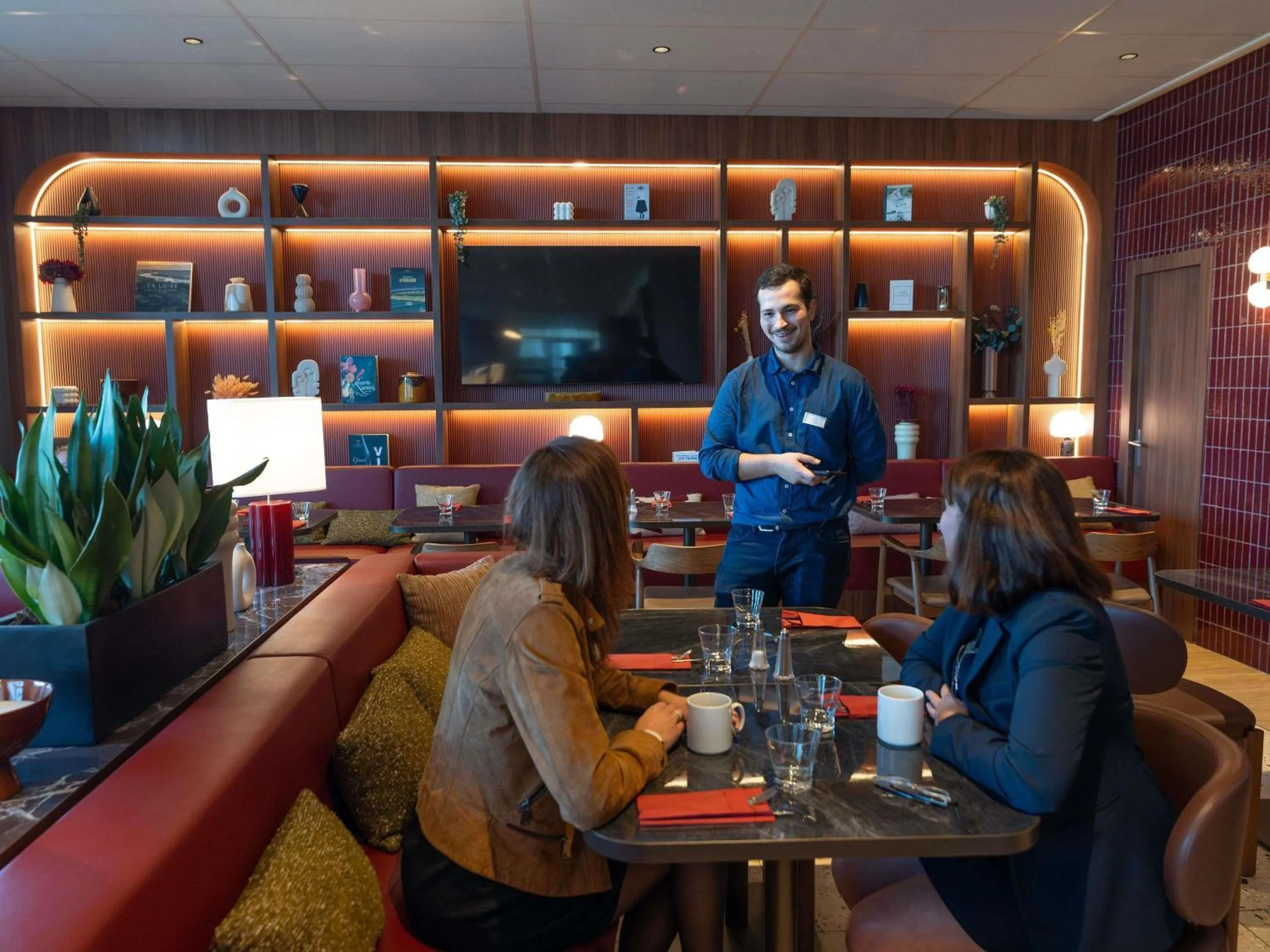 Restaurant/places to eat in Novotel Nantes Centre Bord de Loire