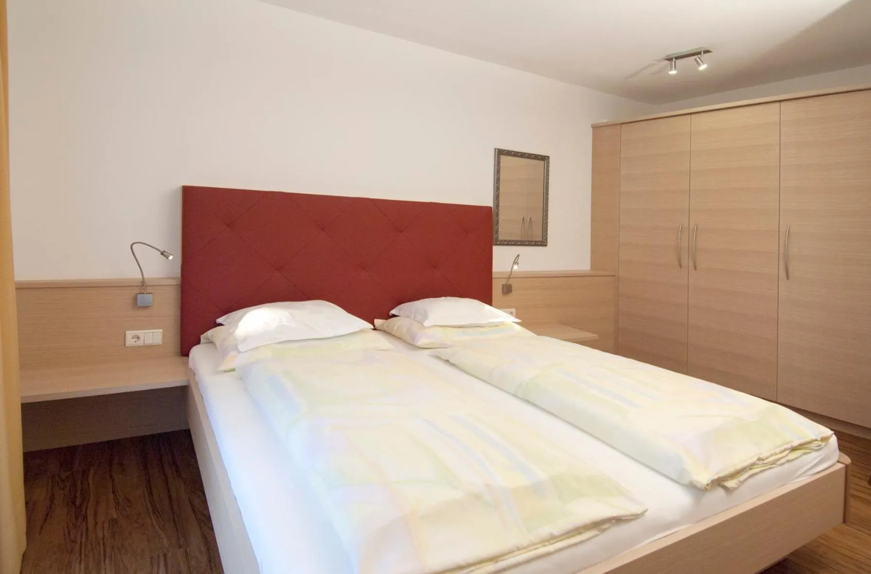 Property building, Bed in Obermaratscher Apartments Residence