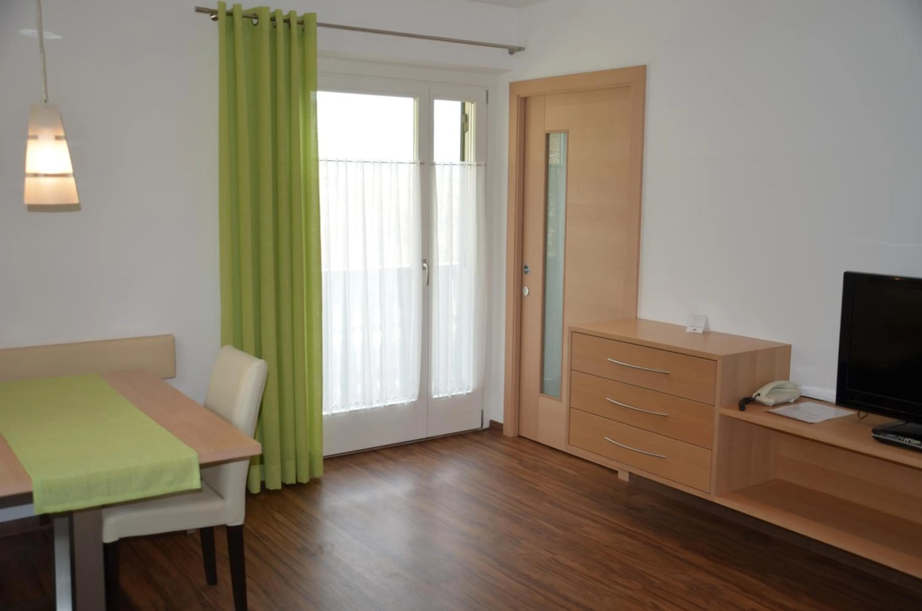 TV and multimedia in Obermaratscher Apartments Residence