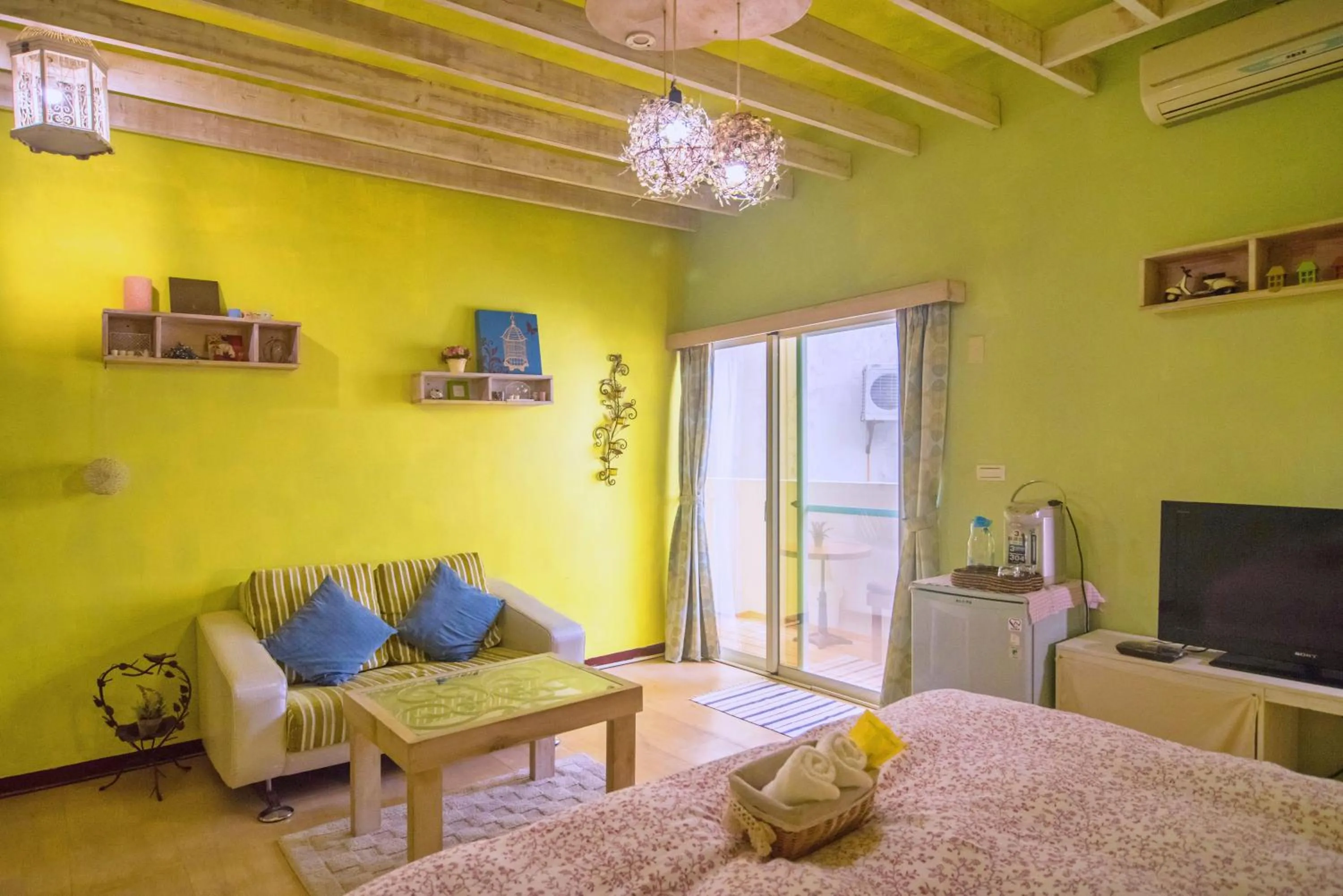 Photo of the whole room, Bed in Seville Countrified B&B